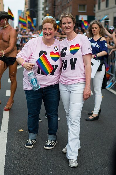 Cynthia Nixon and Christine Marinoni at the 2018 New York City Pride March on June 24, 2018 in New York City | Photo: Getty Images