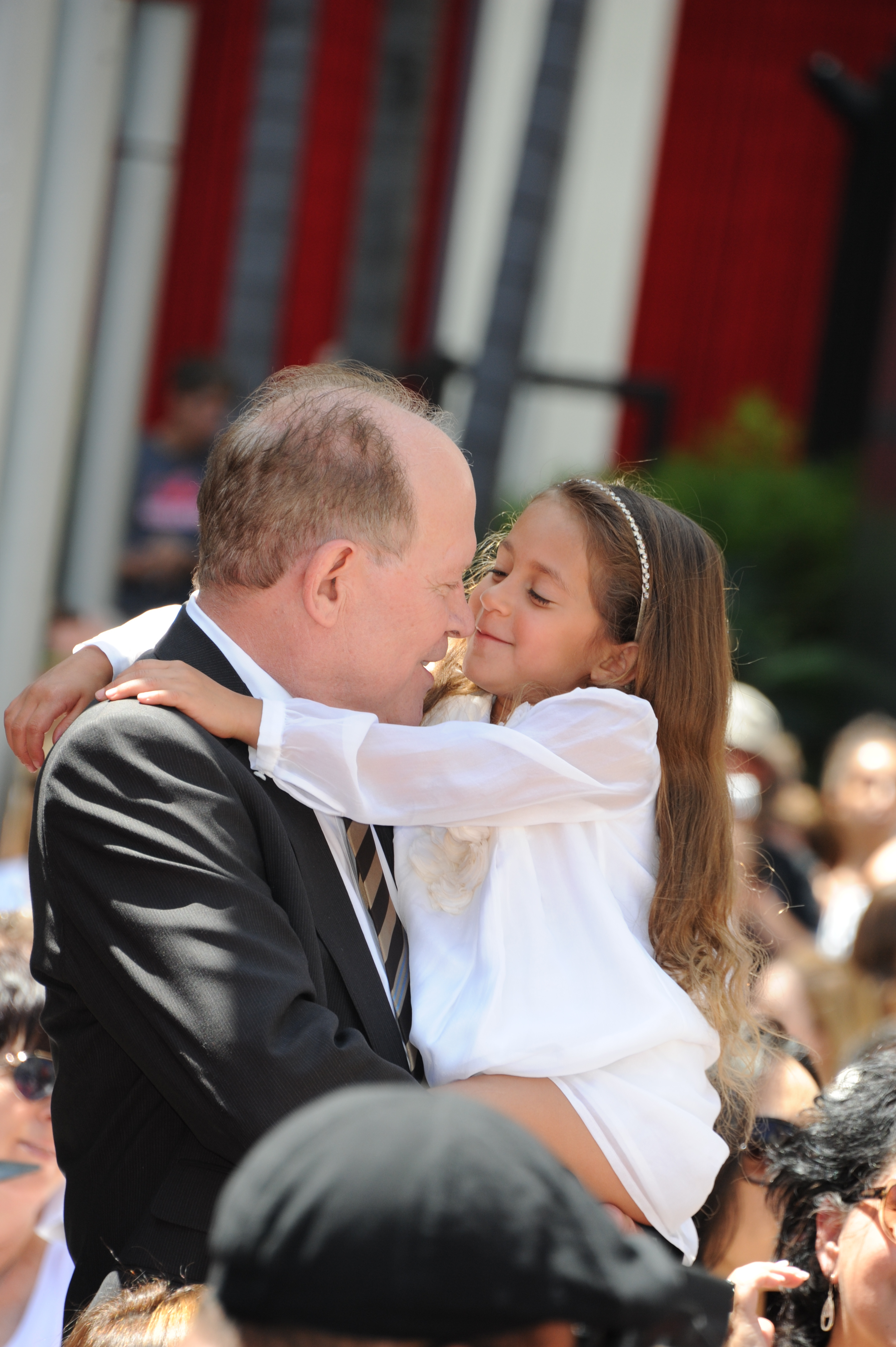 Emme Anthony and her grandfather David Lopez attend Jennifer Lopez’s Star on The Hollywood Walk of Fame ceremony, on June 20, 2013. | Source: Getty Images