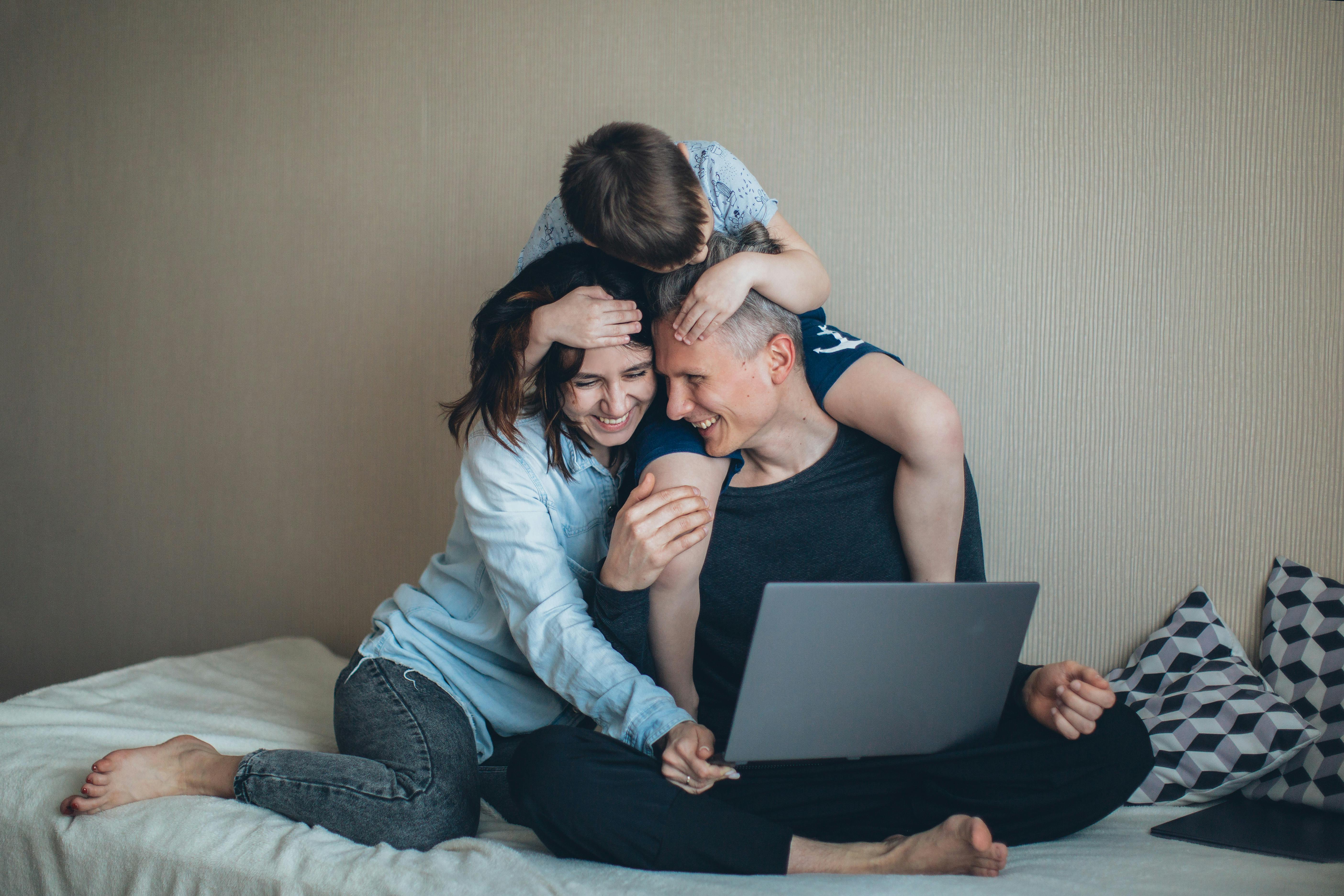A couple bonding with their son | Source: Pexels