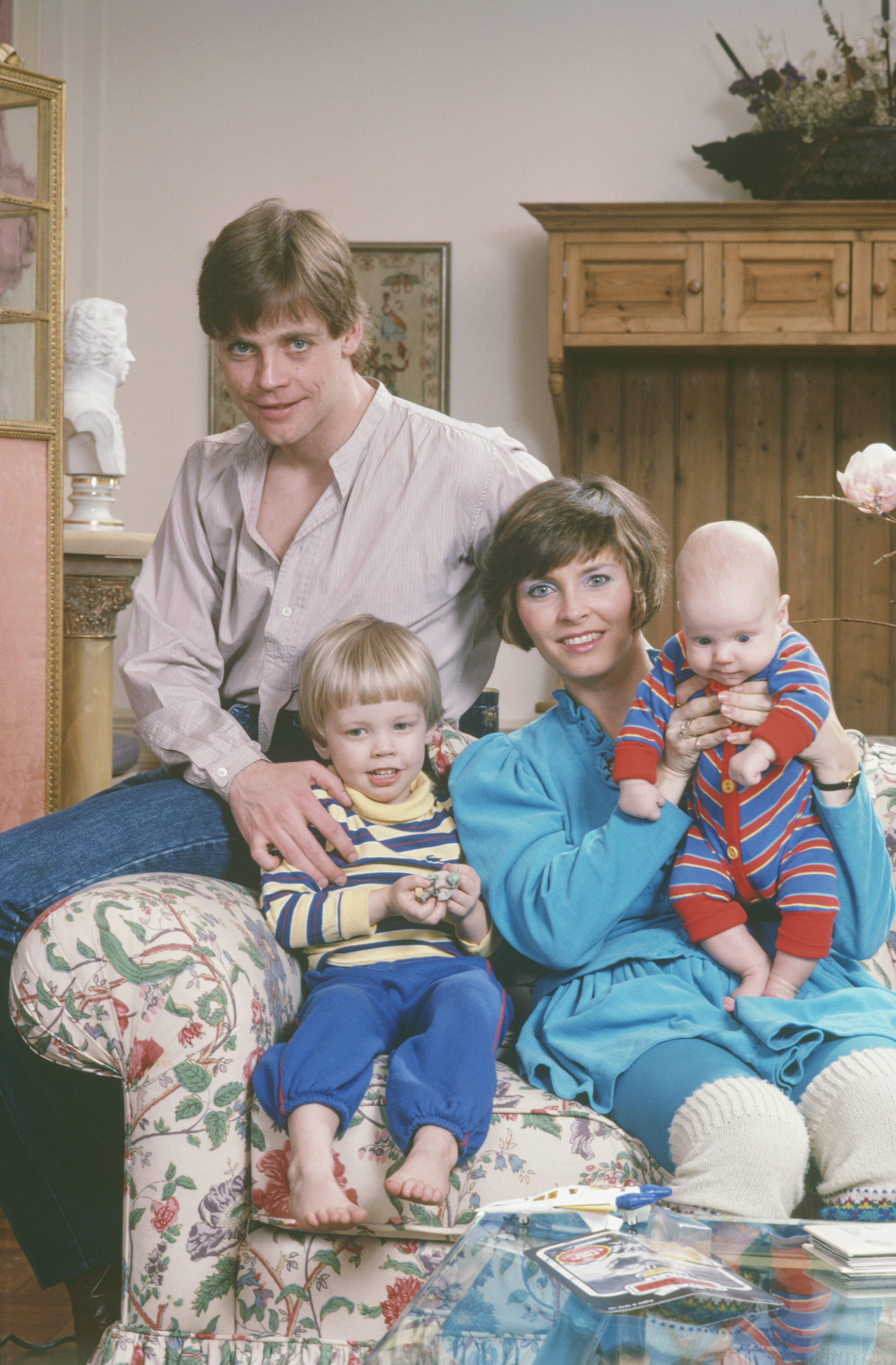 Mark Hamill, his wife Marilou York, and their sons Nathan and Griffin at their home in Los Angeles in May 1983 | Source: Getty Images