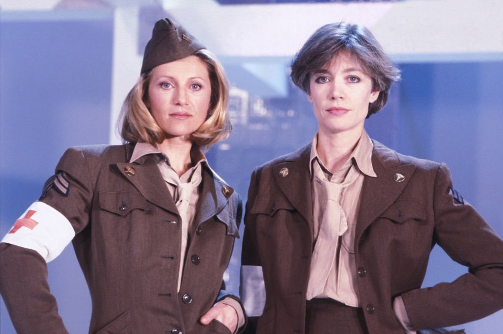 Sheila et Françoise Hardy sur le plateau de l'émission 'Formule 1' le 2 mars 1984 à Paris, France. | Photo : Getty Images