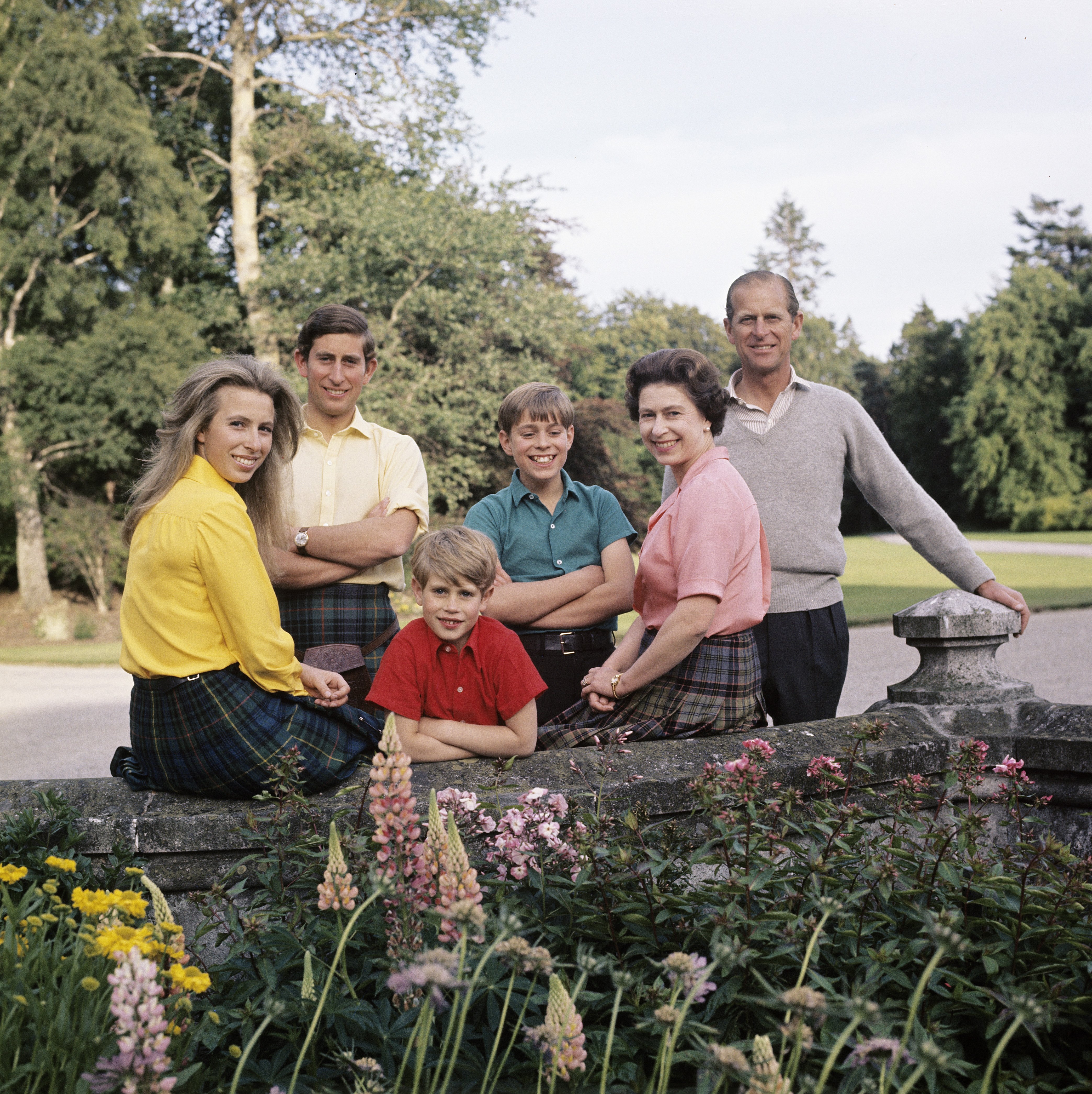 Queen Elizabeth with her husband, Prince Philip and children Prince Charles, Prince Andrew, Prince Edward and Princess Anne during the Royal Family's annual summer holiday at Balmoral Castle on August 22, 1972 in Balmoral, Scotland | Source: Getty Images
