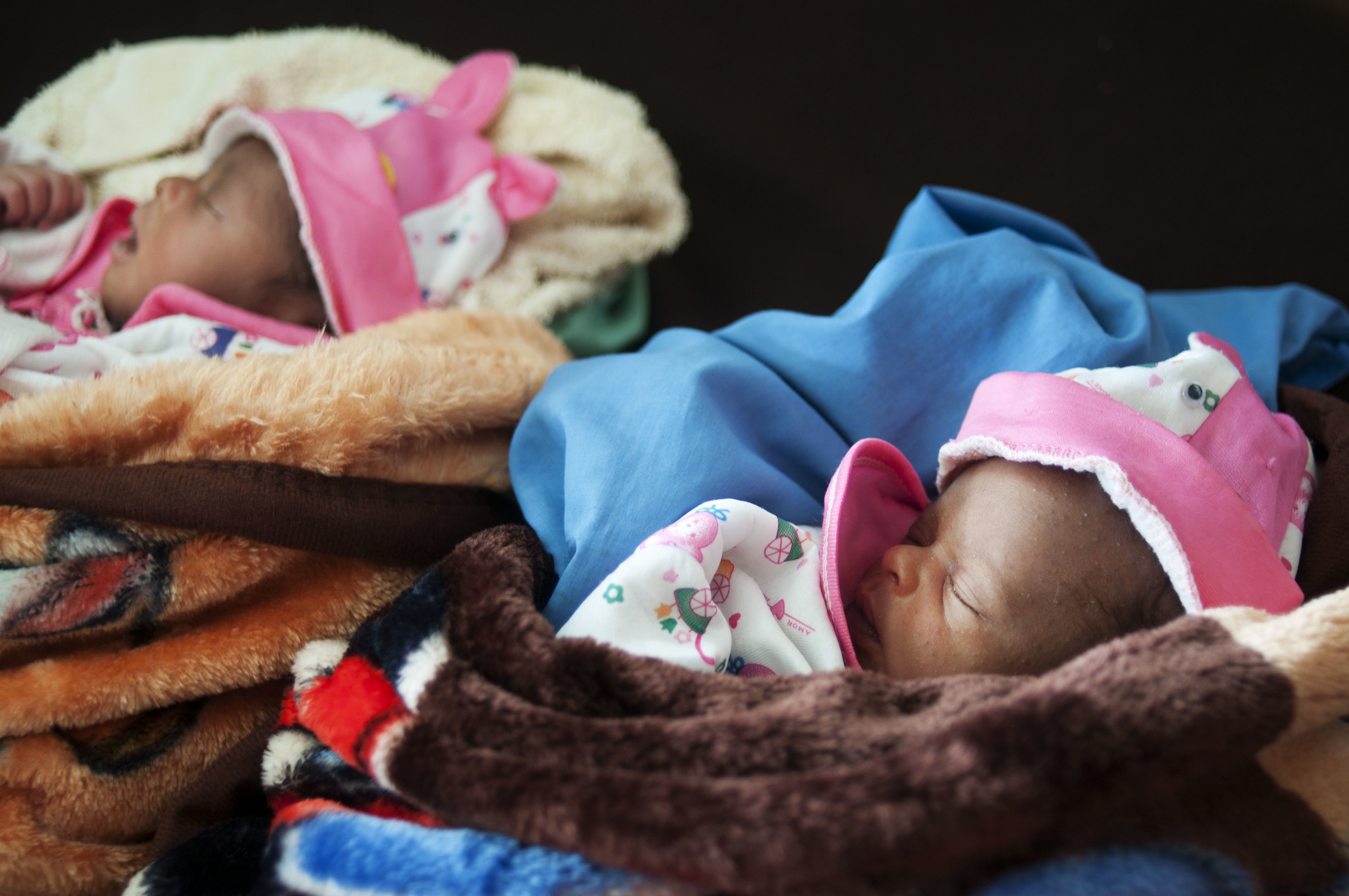 New born twins Marina and Nina, Central African Republic. August 2012| Photo: Getty Images