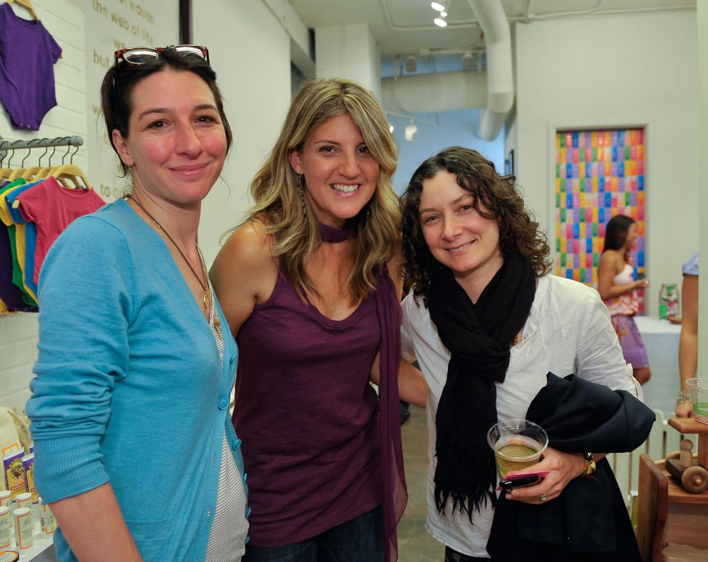 Allison Adler, Paige Tolmach, and Sara Gilbert at the Little Seed's Private Label Launch on July 9, 2009 in Los Angeles | Photo: Getty Images