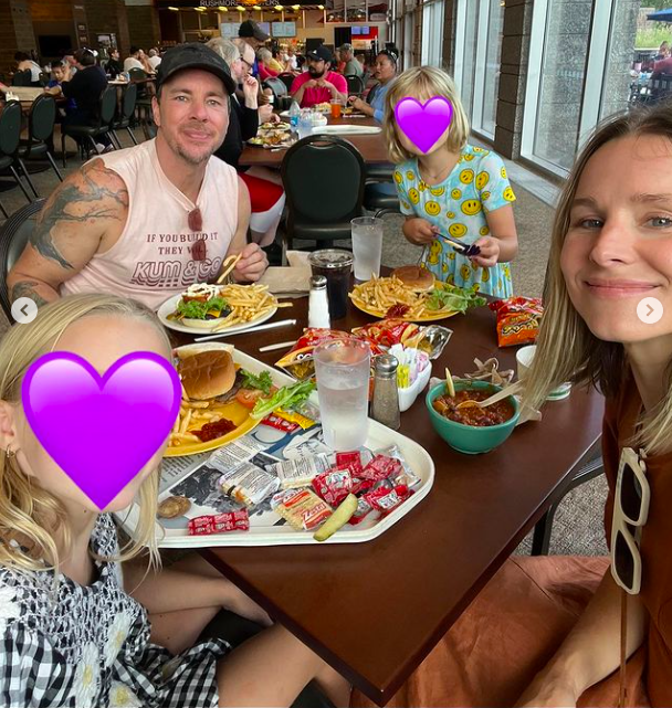 Dax Shepard and Kristen Bell posing for a picture with their daughters, Delta and Lincoln, posted on August 19, 2022 | Source: Instagram/kristenanniebell