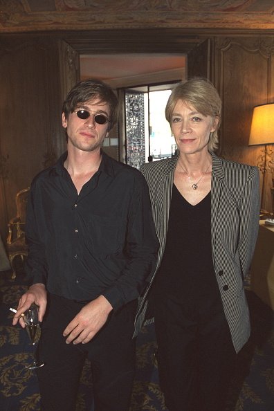  Thomas Dutronc arrivant avec sa mère, Françoise Hardy. | Photo : Getty Images