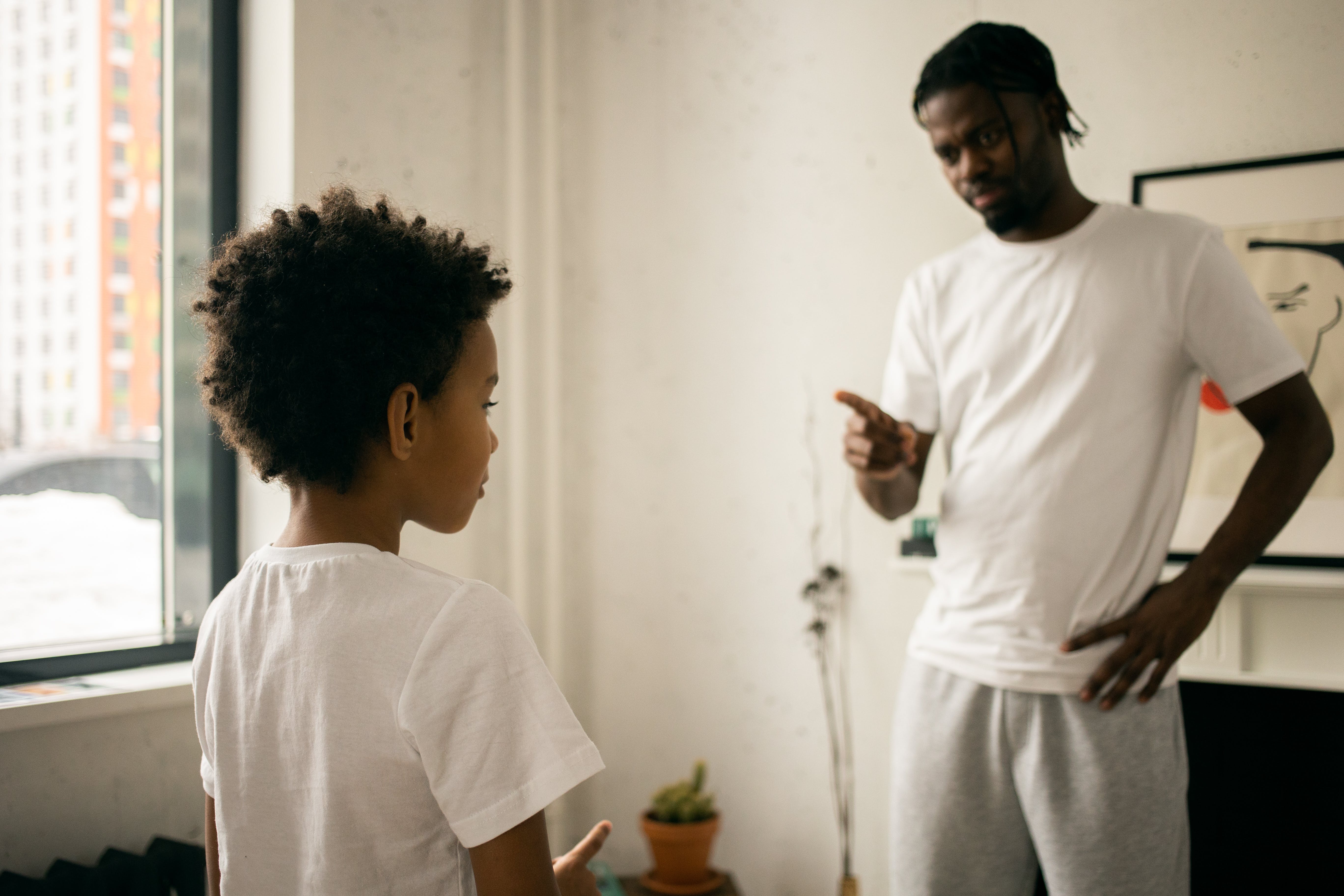 A little boy being scolded by his father | Source: Pexels