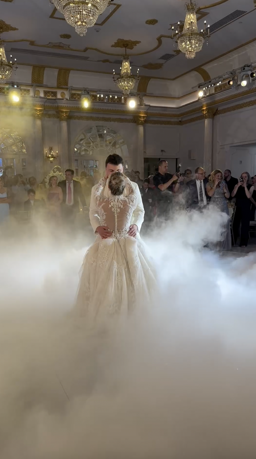 Blake and Teresa O'Donnell sharing a dance at their wedding, posted on August 18, 2024 | Source: Instagram/snapsfromsydney