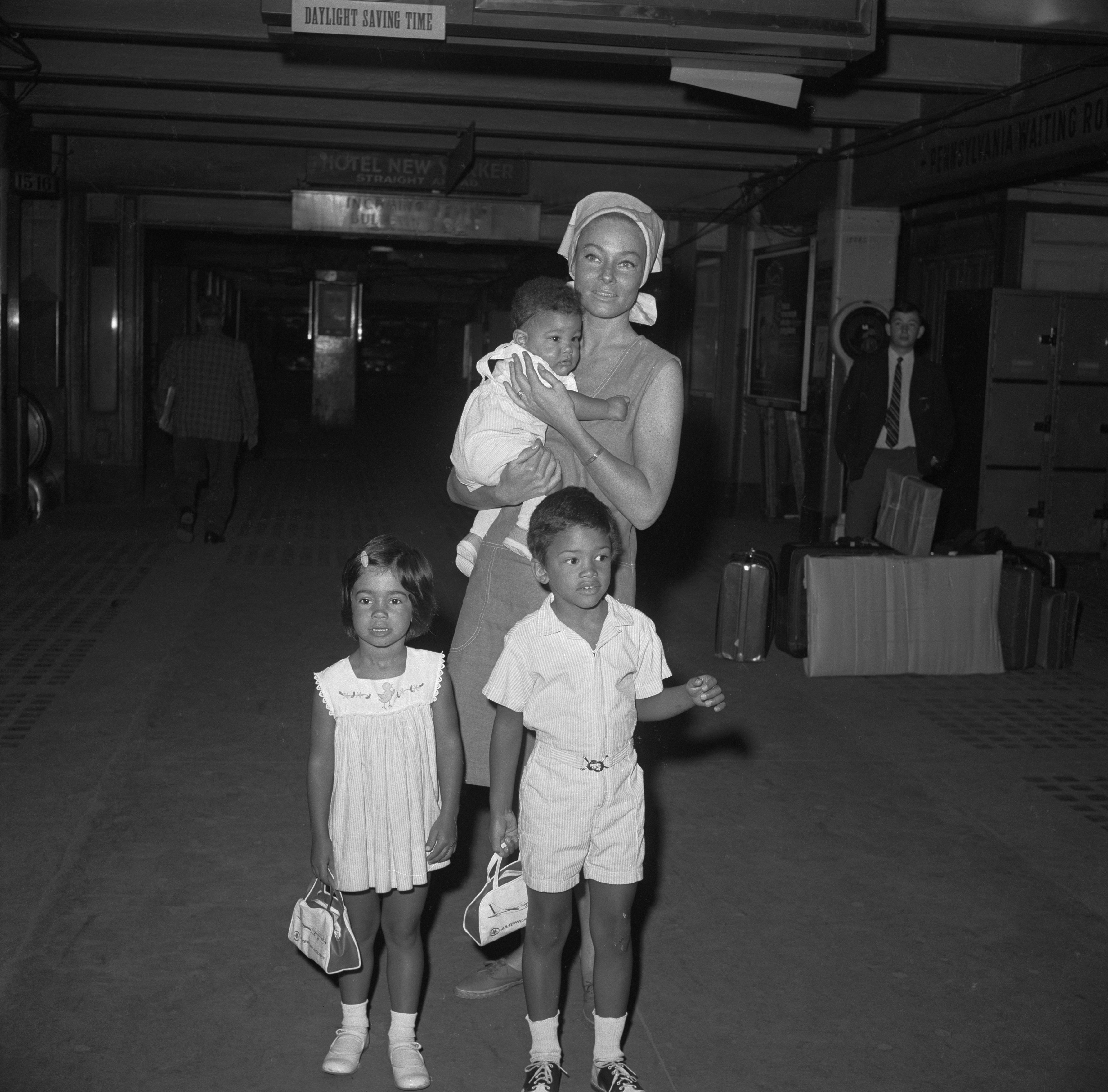 Mrs. Sammy Davis, Jr., also known as May Britt is with her children, Jeff, 6 months old; Tracey, 4 years old; and Mark, 5 years old. | Source: Getty Images