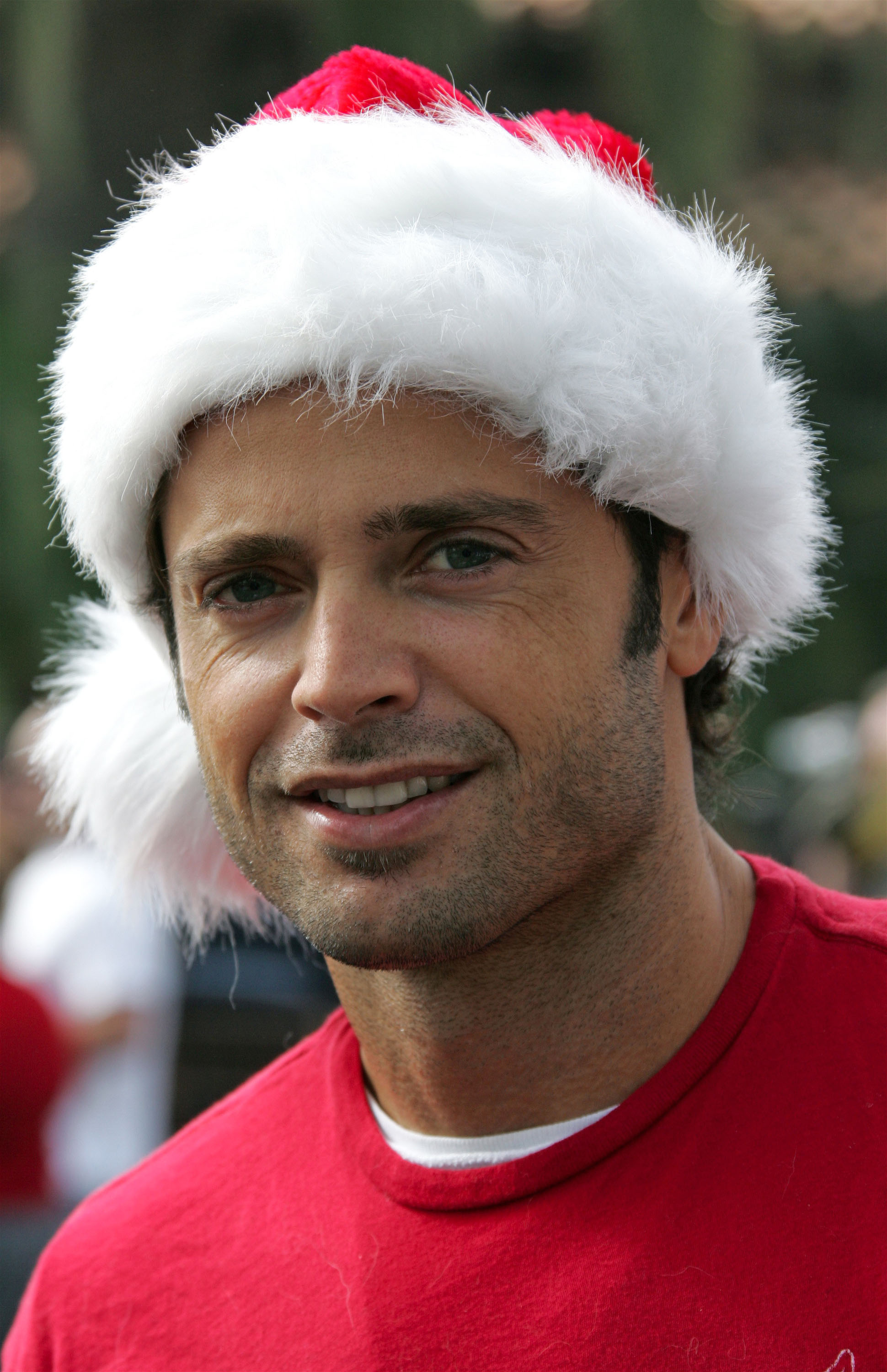 The actor photographed at the home of John Paul DeJoria on December 24, 2005, in Malibu, California. | Source: Getty Images