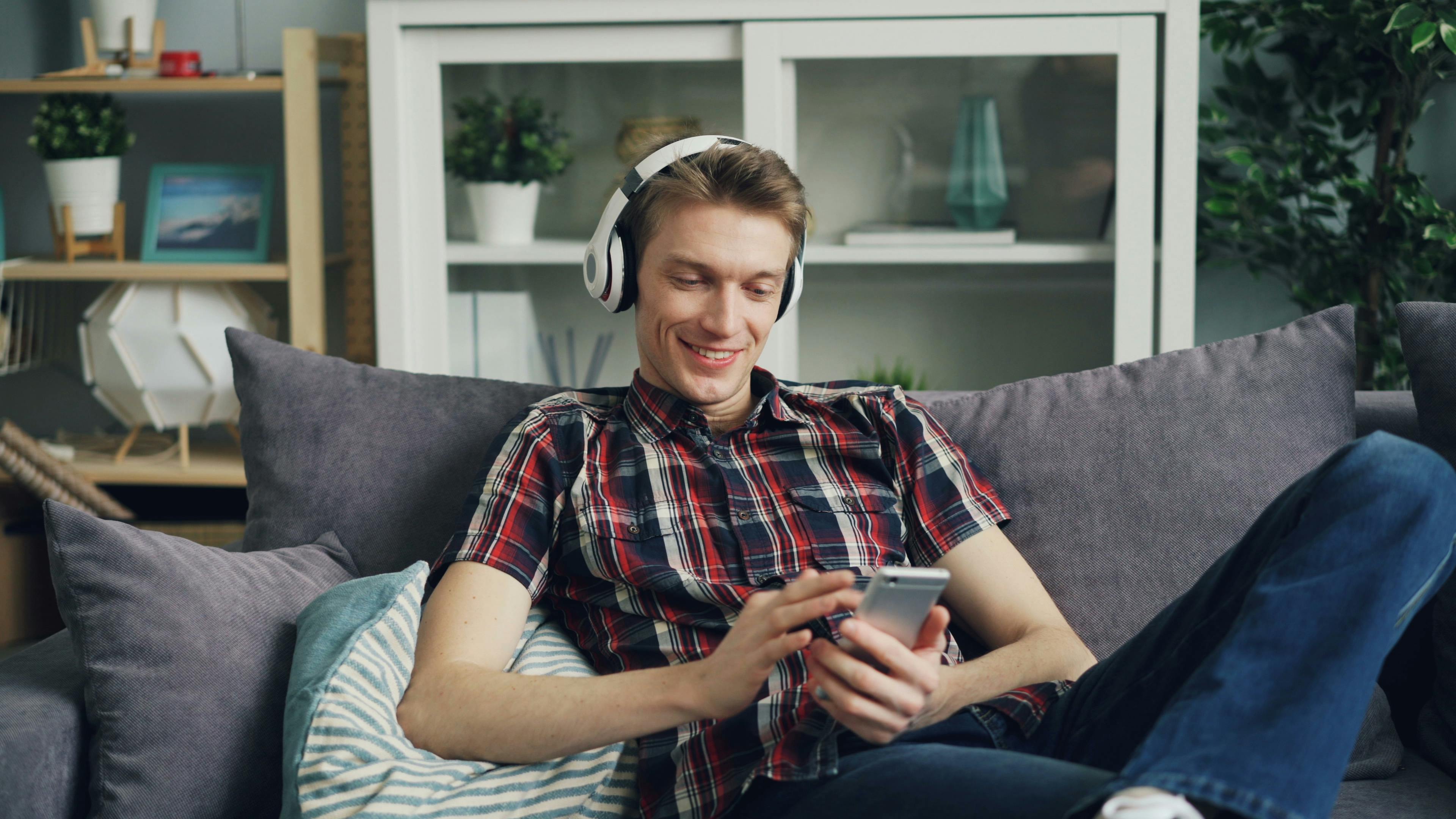 A man chilling on the couch | Source: Pexels