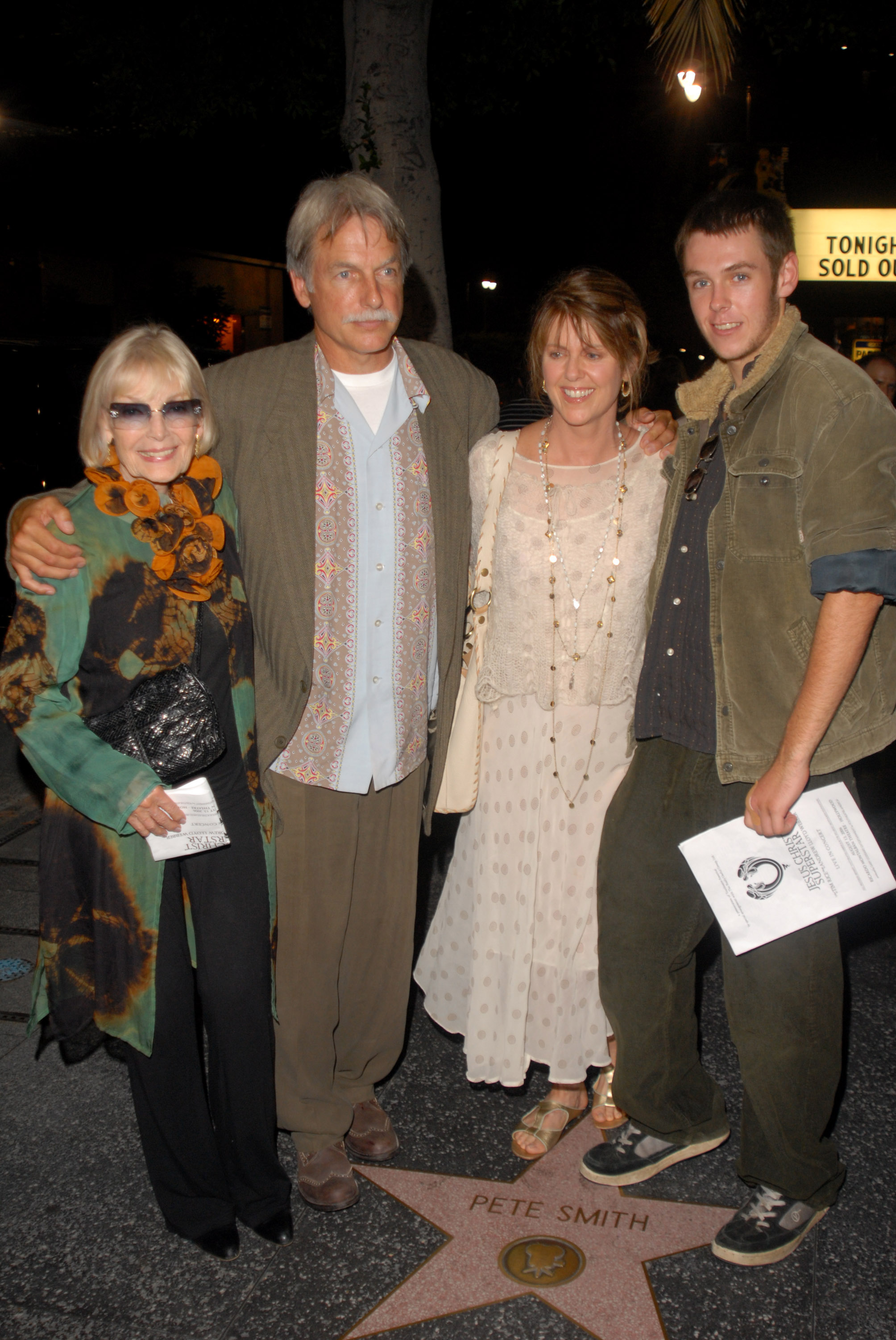 Elyse Knox, Mark Harmon, Pam Dawber, and Sean Harmon at the "Jesus Christ Superstar" Los Angeles performance on August 13, 2006. | Source: Getty Images