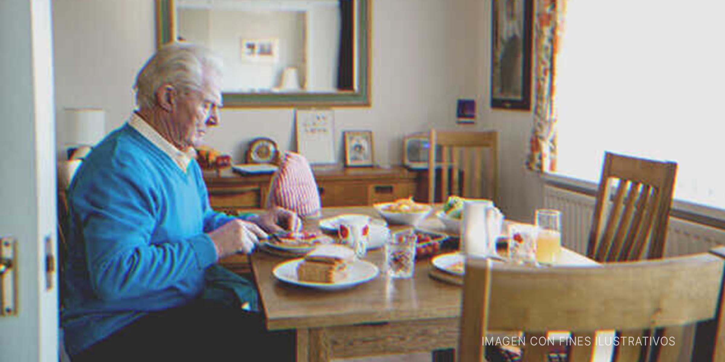 Hombre mayor comiendo solo | Foto: Getty Images