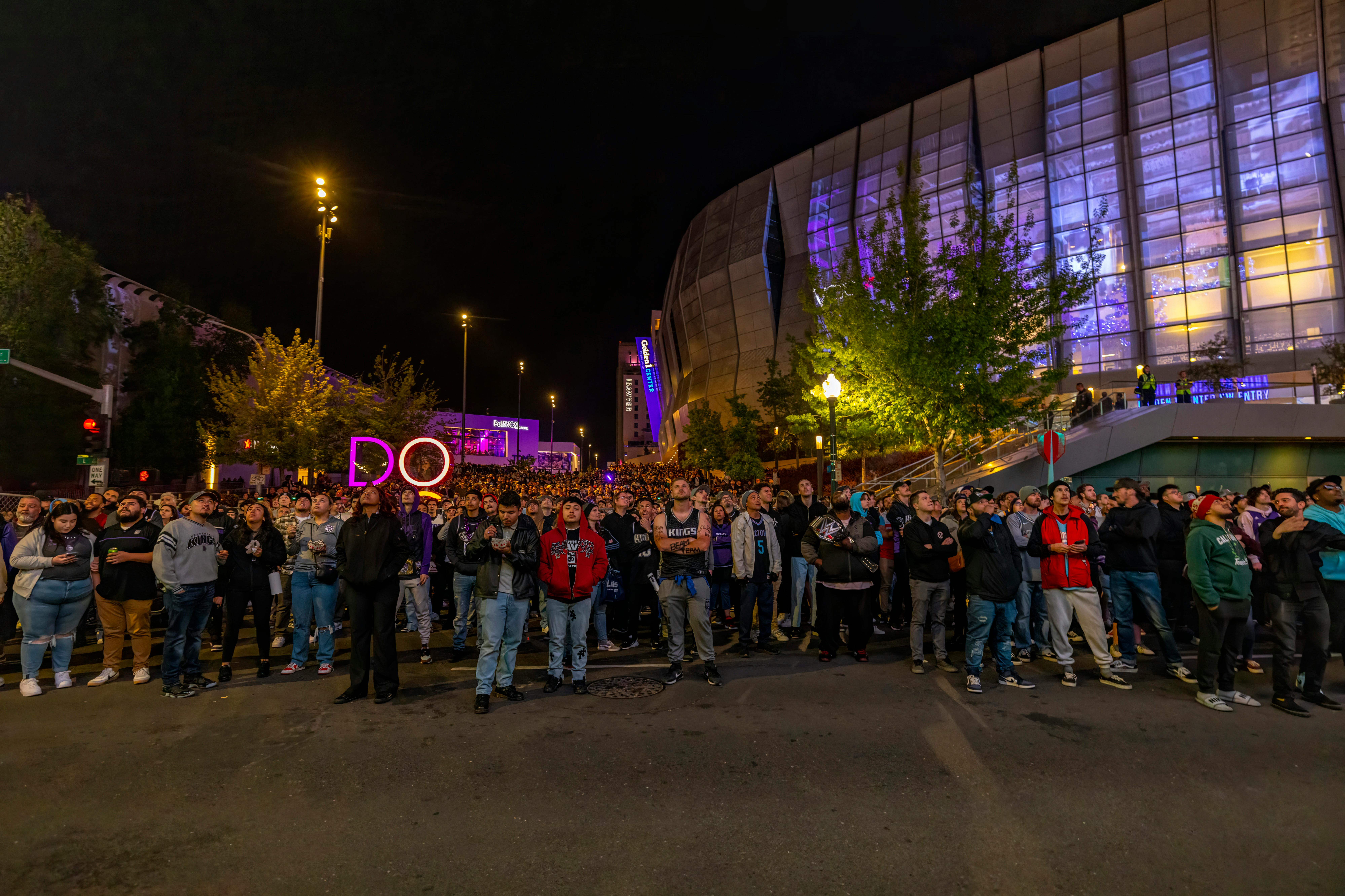 People at an event | Source: Pexels