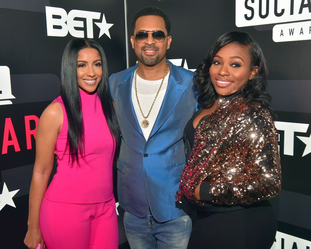 Kyra Robinson, Mike Epps and Bria Epps at the BET Social Awards Red Carpet at Tyler Perry Studios on February 11, 2018| Source: Getty Images