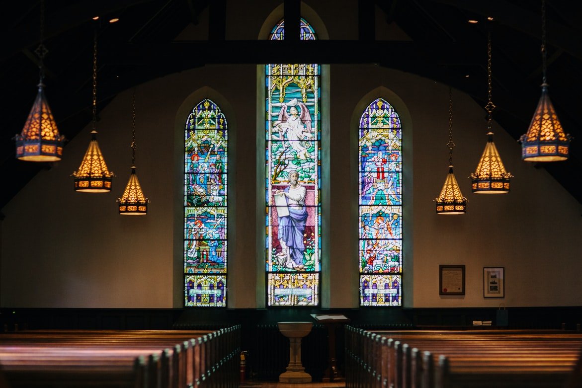 Edith went into the empty church to pray | Source: Unsplash