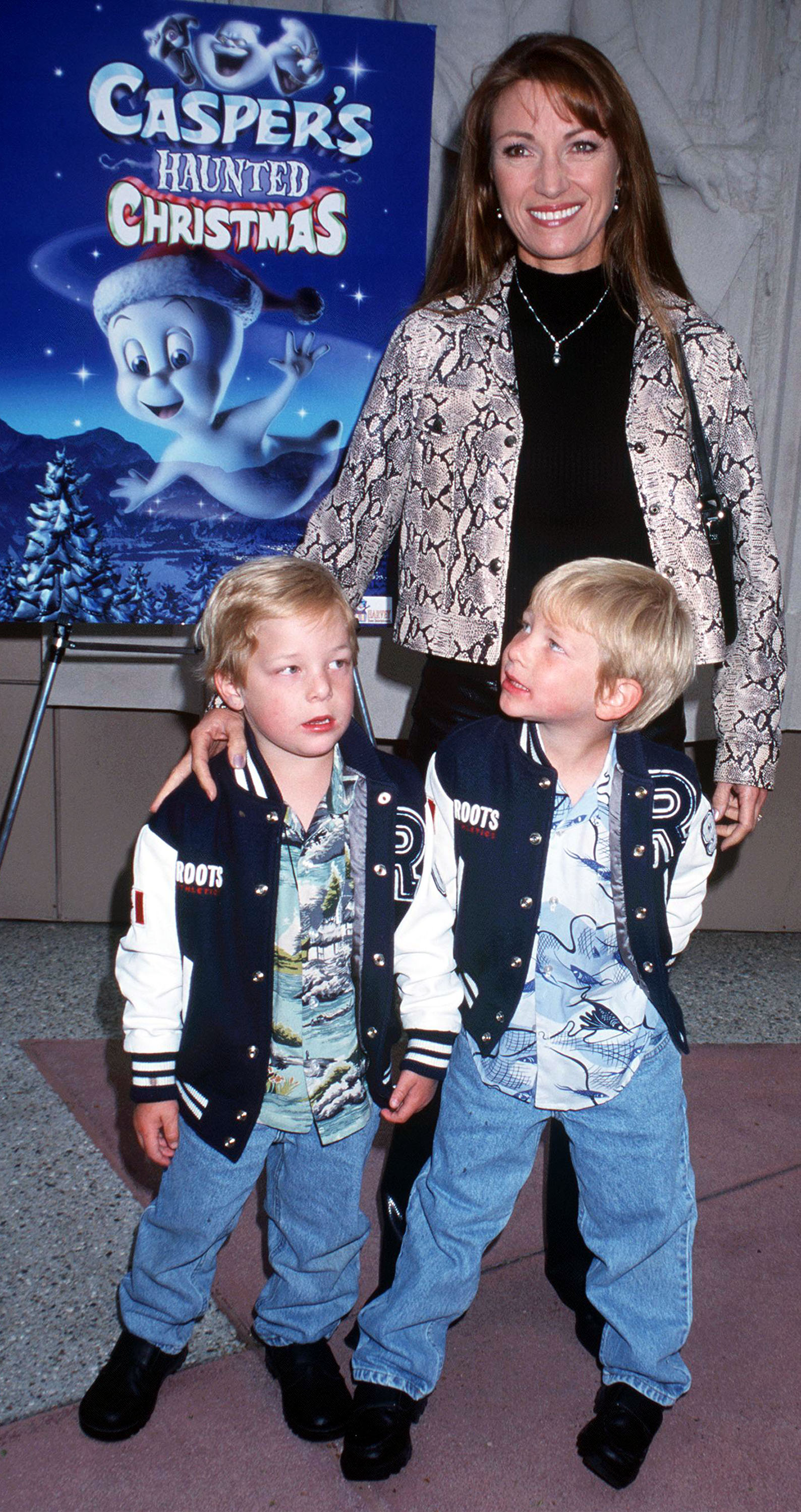 Jane Seymour and John and Kristopher Keach at the premiere of "Casper's Haunted Christmas" on October 28, 2000, in North Hollywood, California. | Source: Getty Images