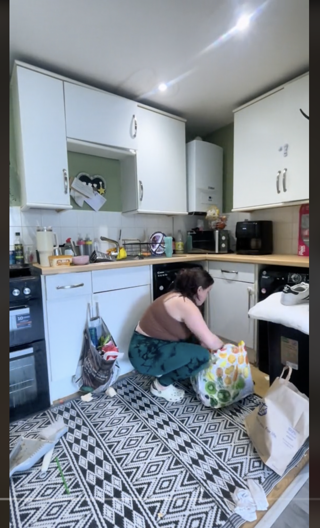 Nicole Austin is pictured cleaning her kitchen, as seen in a clip dated June 4, 2024 | Source: TikTok/@theaustins_1