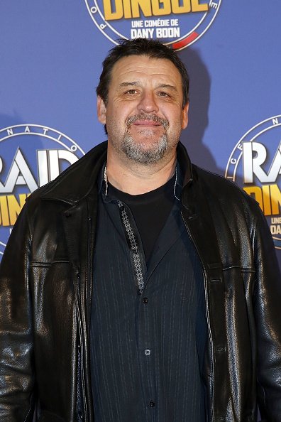 L'acteur Guy Lecluyse assiste à la première parisienne du "Raid Dingue" au cinéma Pathe Beaugrenelle le 24 janvier 2017 à Paris, France. | Photo : Getty Images L'acteur Guy Lecluyse assiste à la première parisienne du "Raid Dingue" au cinéma Pathe Beaugrenelle le 24 janvier 2017 à Paris, France. | Photo : Getty Images