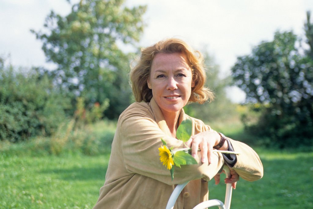 Gaby Dohm posiert für ein Porträt im August 1998 in München. | Quelle: Getty Images