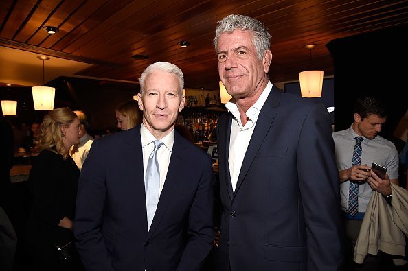 Anderson Cooper and Anthony Bourdain at The Theater at Madison Square Garden on May 18, 2016 in New York City | Photo: Getty Images