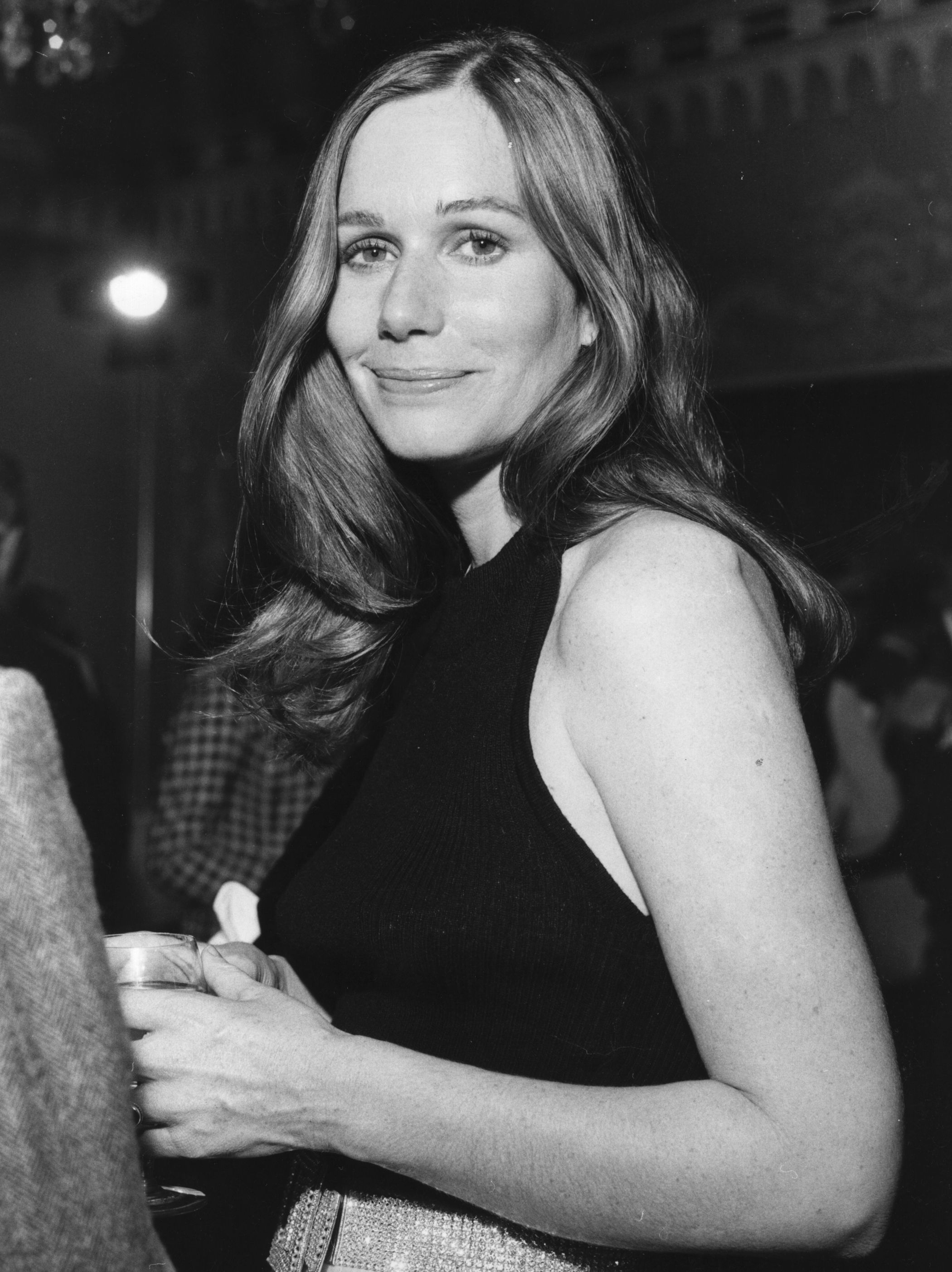 Sally Kellerman spotted at the Dorchester Hotel in London on March 26, 1973 | Source: Getty Images