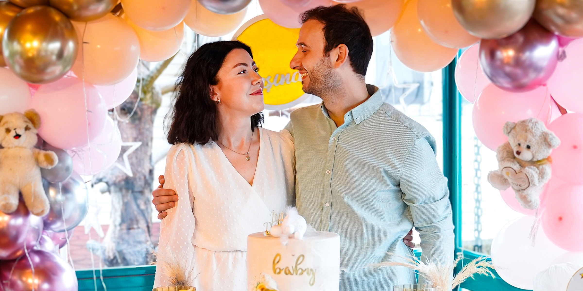 A pregnant couple at their baby shower | Source: Shutterstock