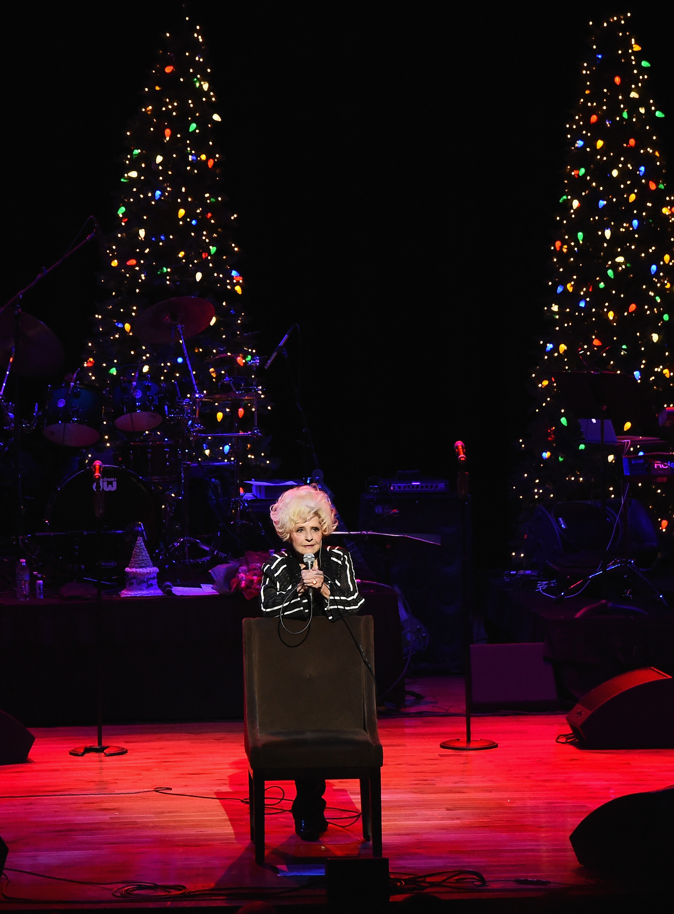 The singer performs at The Country Music Hall of Fame and Museum on December 9, 2015, in Nashville, Tennessee | Source: Getty Images