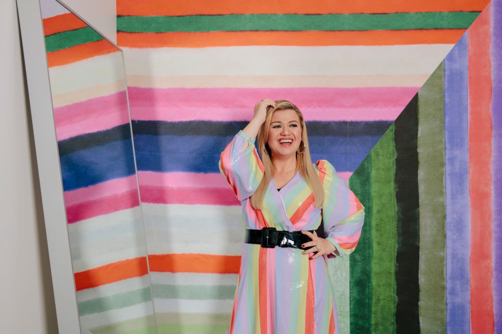 Kelly Clarkson poses for a portrait at the NBCUniversal lot, September 2019 | Source: Getty Images