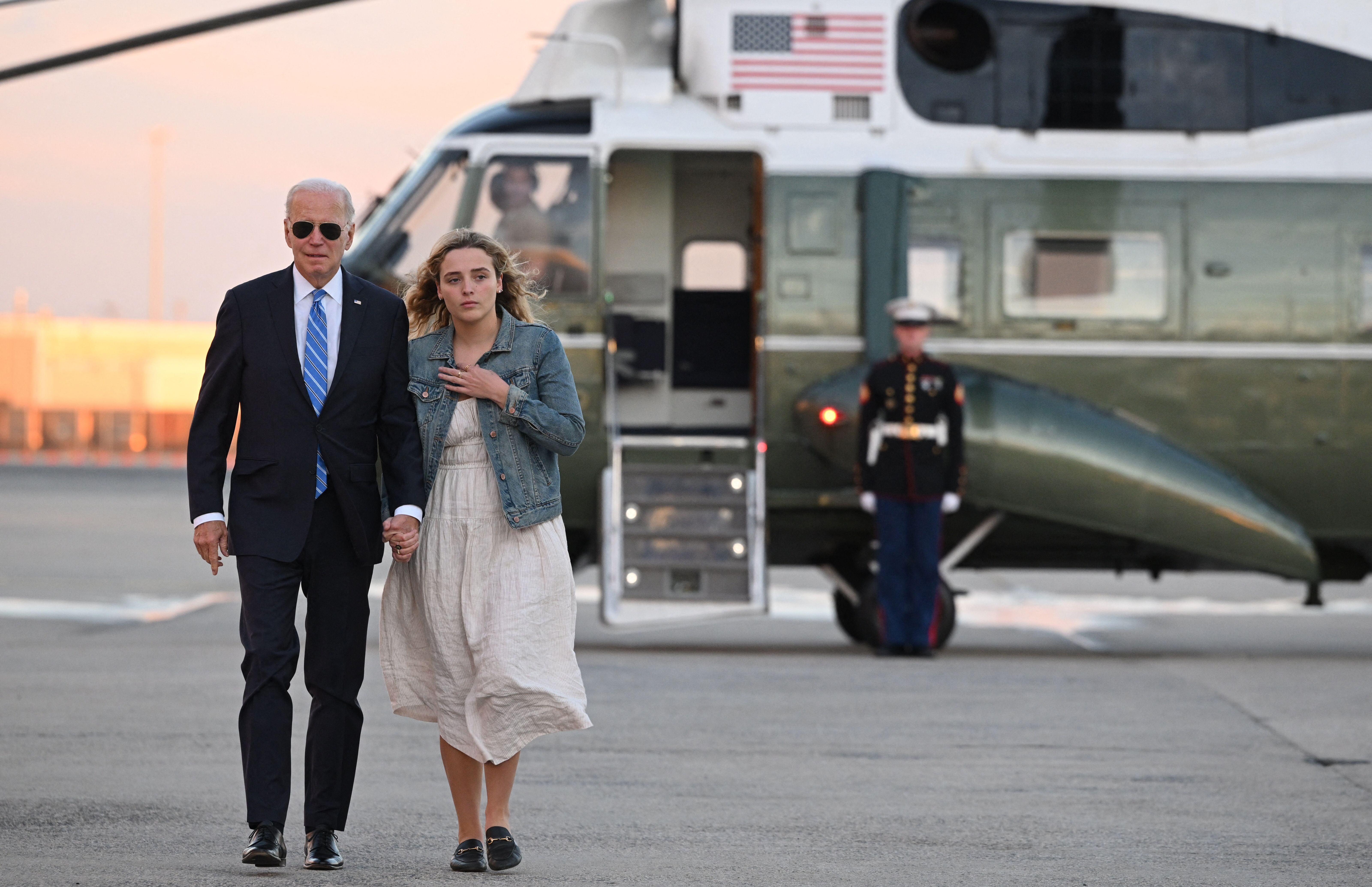 US President Joe Biden with Finnegan Biden in front of Air Force One at John F. Kennedy International Airport on September 22, 2022 | Source: Getty Images