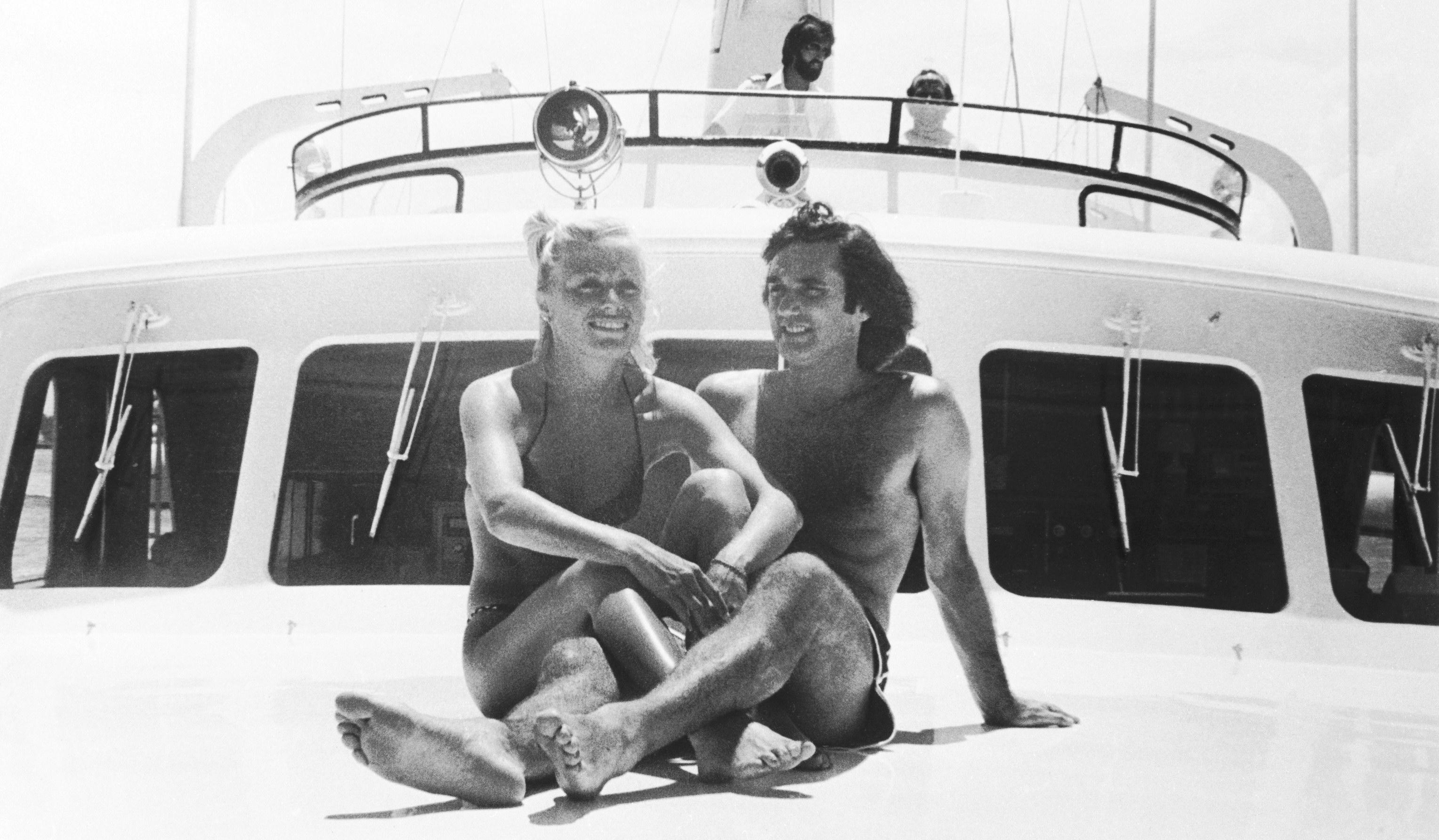 Angie Best basks in sun-drenched glamour aboard a chartered yacht off the coast of Florida in July 1978, relaxing beside then-husband George Best as he embarks on his American football chapter with the Fort Lauderdale Strikers. Radiant and effortlessly chic, she embodies the jet-set allure of a woman stepping confidently into a dazzling new era.