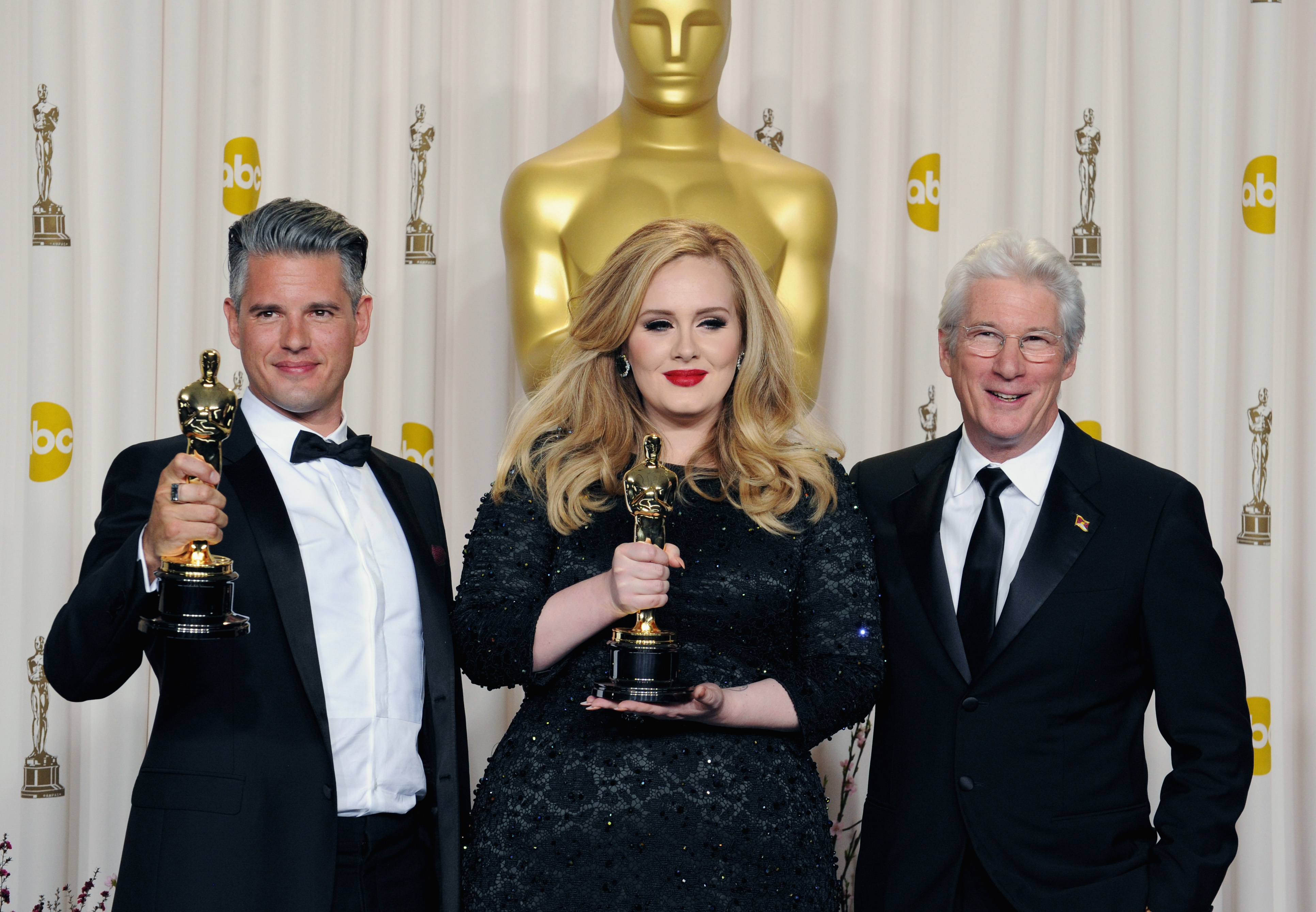 Paul Epworth, Adele and Richard Gere pose in the press room during the Oscars at the Loews Hollywood Hotel on February 24, 2013 in Hollywood, California.| Source: Getty Images