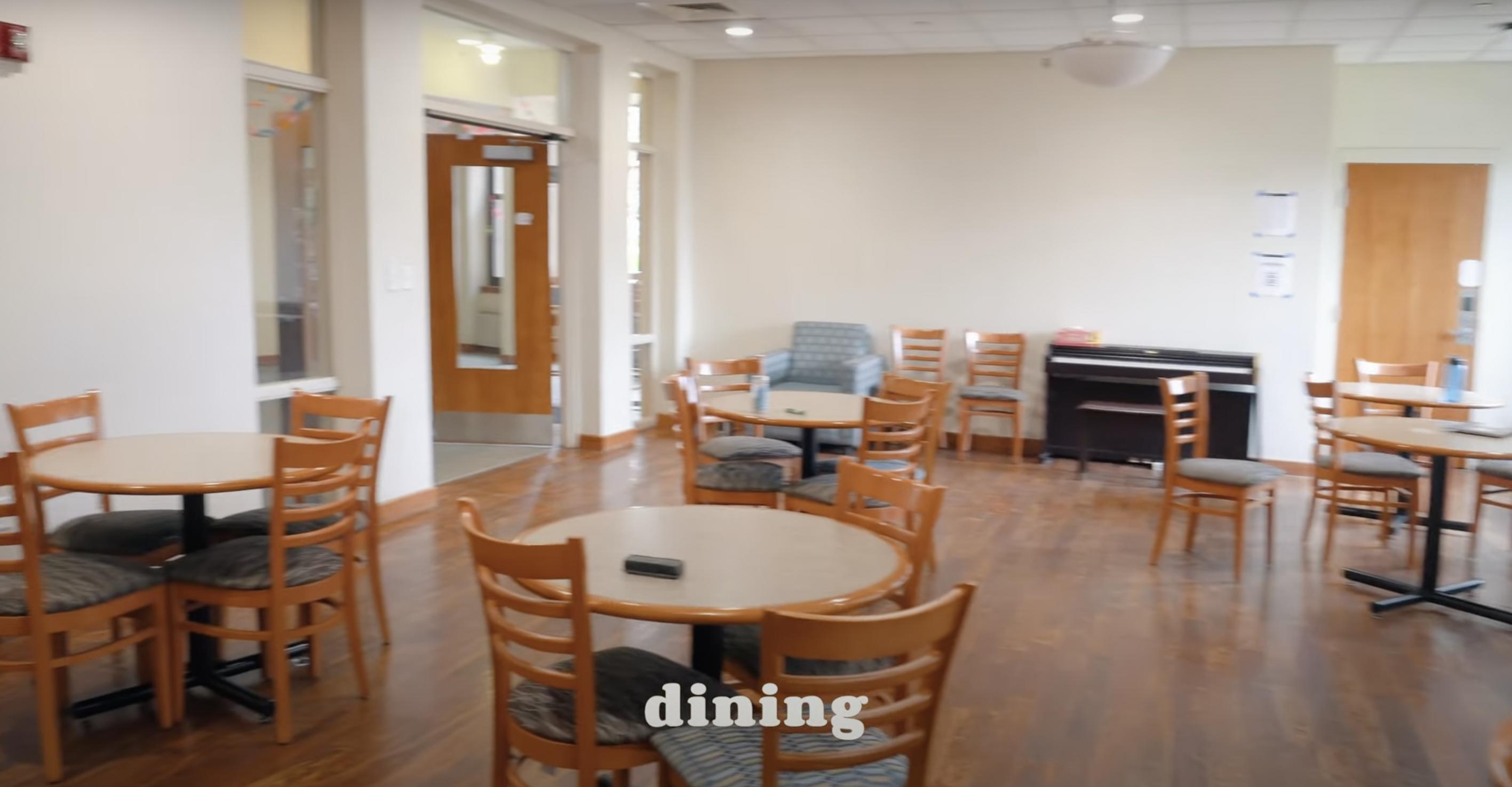 A tour of Carnegie Mellon University's freshmen dorms on May 28, 2022 | Source: YouTube/Deya Liao