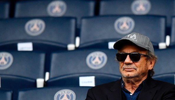 L'acteur français Patrick Chesnais assiste au match de football français de L1 entre le Paris Saint-Germain et Montpellier. |Photo : Getty Images