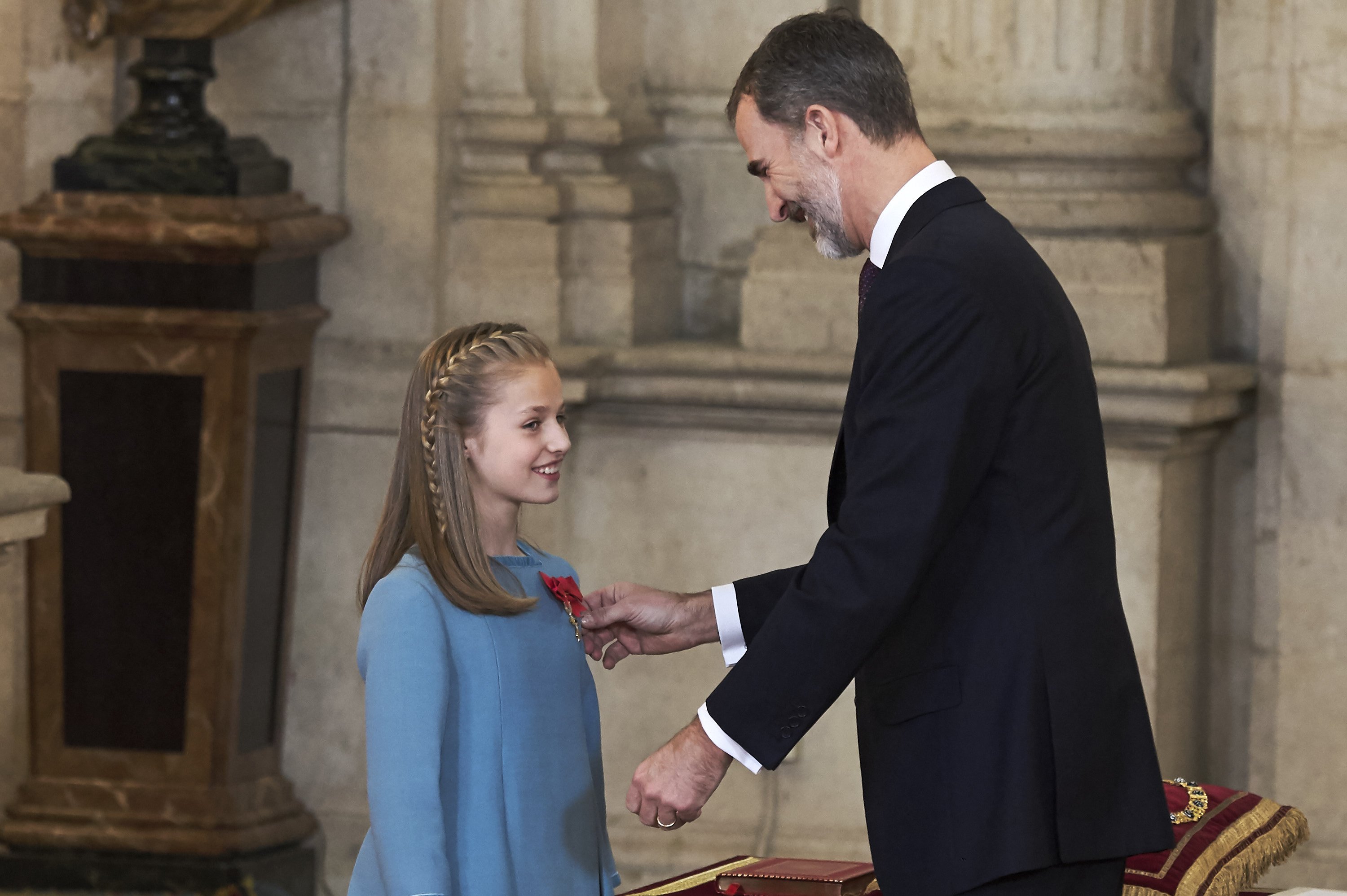 Princess Leonor of Spain receives the Order of Golden Fleece (Toison de Oro) from King Felipe VI of Spain on January 30, 2018, in Madrid, Spain | Source: Getty Images