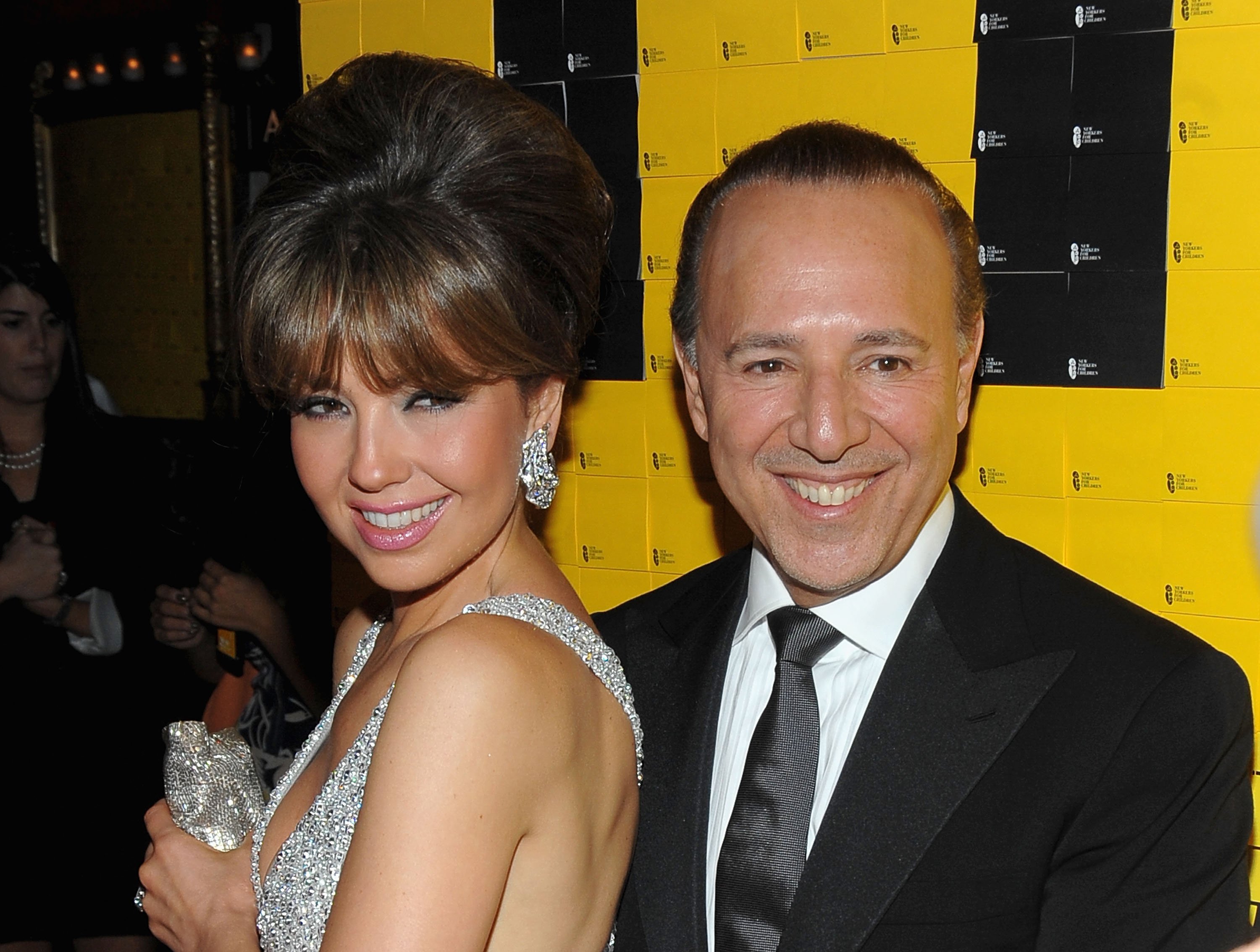 Thalía y Tommy Mottola asisten al 10° evento benéfico anual de New Yorkers for Children en septiembre de 2009 en Nueva York || Fuente: Getty Images Thalía y Tommy Mottola asisten al 10° evento benéfico anual de New Yorkers for Children en septiembre de 2009 en Nueva York || Fuente: Getty Images