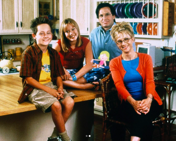 The "Lizzie McGuire" cast, including Hilary Duff and Robert Carradine, posing together for a photo on the show's set, posted on February 24, 2026. | Source: Instagram/hilaryduff