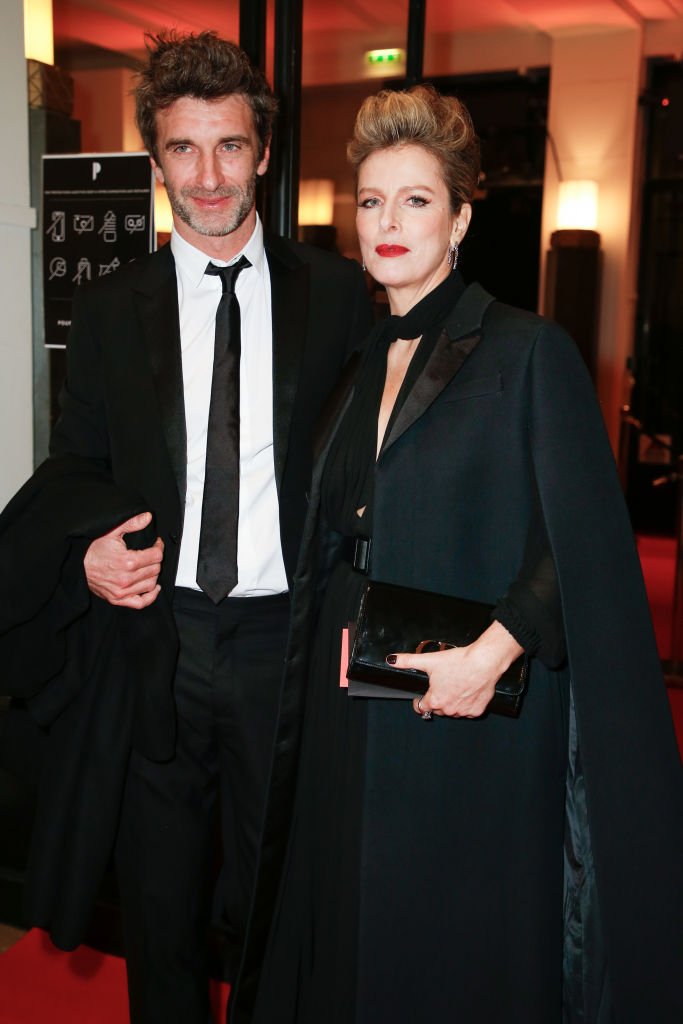 Karine Viard et son compagnon Manuel Herrero arrivent à la cérémonie des César Film Awards 2020 à la salle Pleyel à Paris le 28 février 2020, France. | Photo : Getty Images.