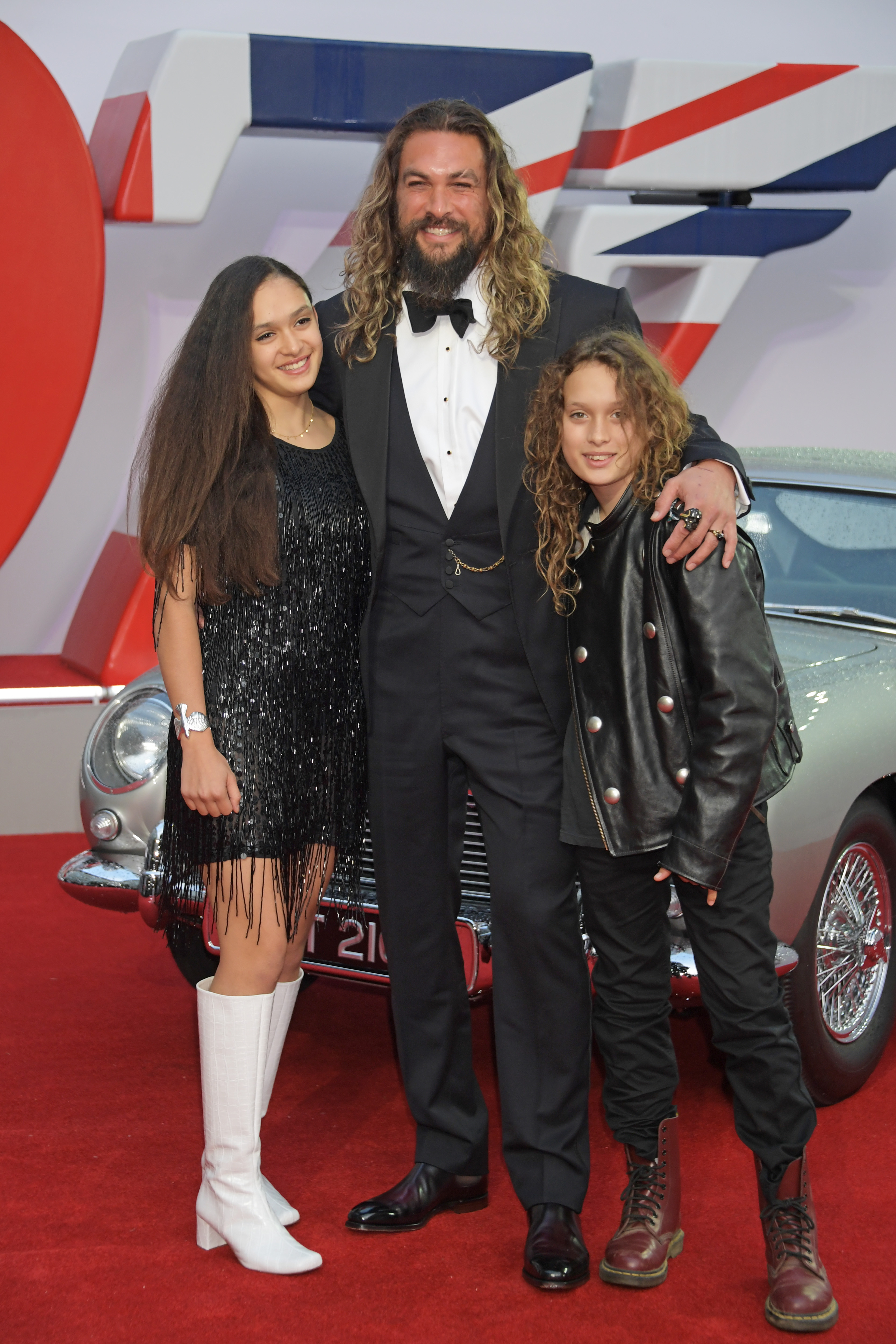 Lola, Jason and Nakoa-Wolf Momoa attend the premiere of "No Time To Die"  on September 28, 2021 in London, England | Source: Getty Images