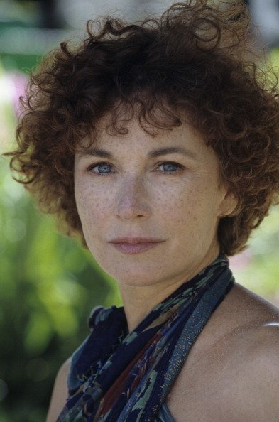 Jobert Marlene et ses jumeaux Eva et Joy en vacances dans les Antilles françaises. Portrait en extérieur de Marlène JOBERT, en vacances au domaine de LONVILLIERS. | Photo : Getty Images