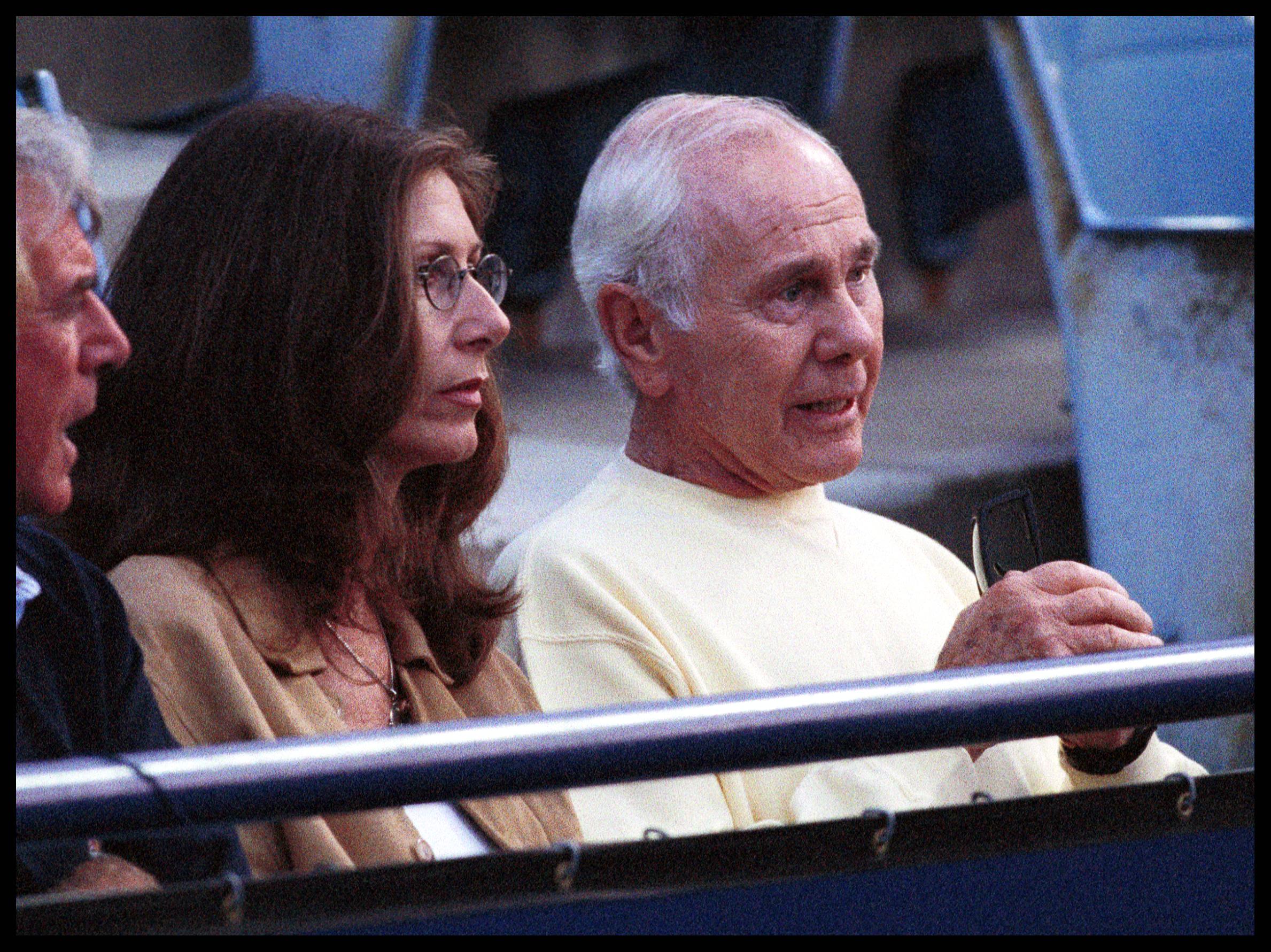 Johnny Carson at the Mercedes-Benz 1999 Tennis Tournament held at UCLA in Westwood | Photo: Getty Images