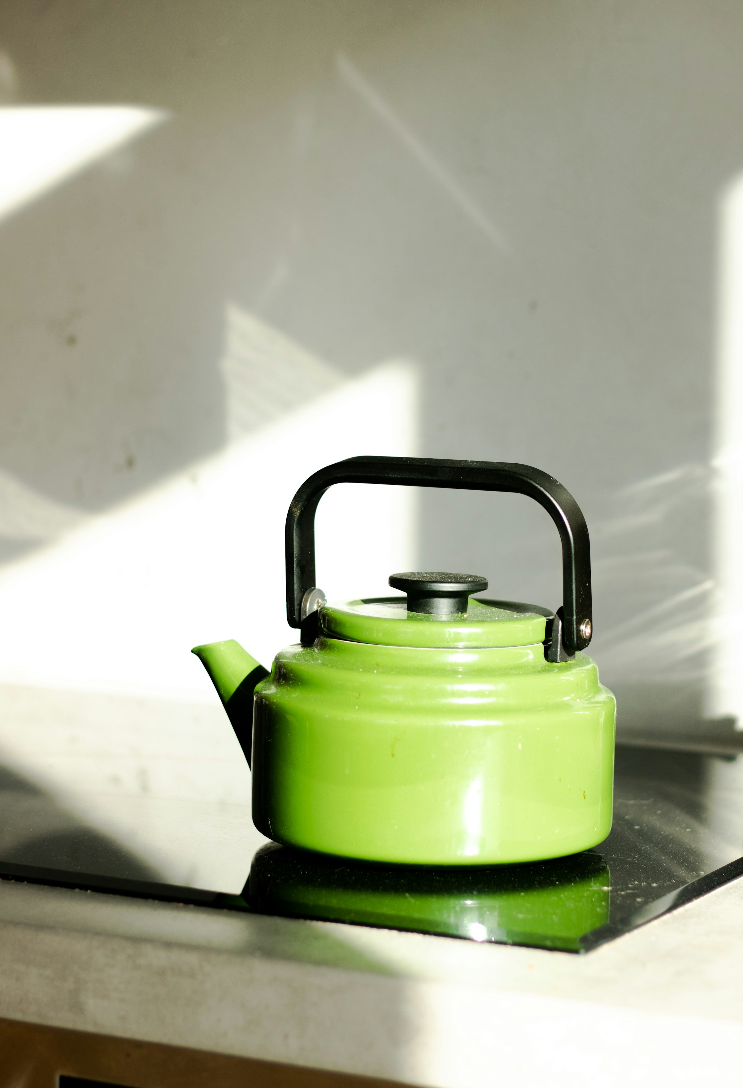 A green kettle on the stove | Source: Unsplash