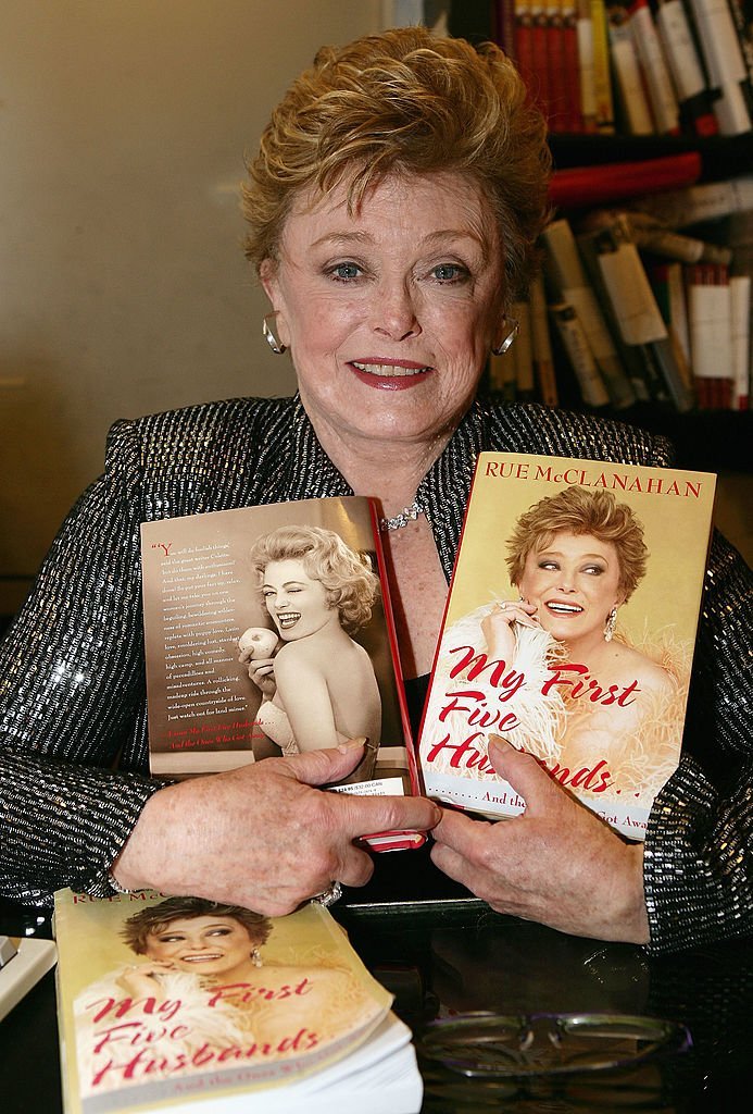 Rue McClanahan poses with her new book, "My First Five Husbands" | Photo: Getty Images