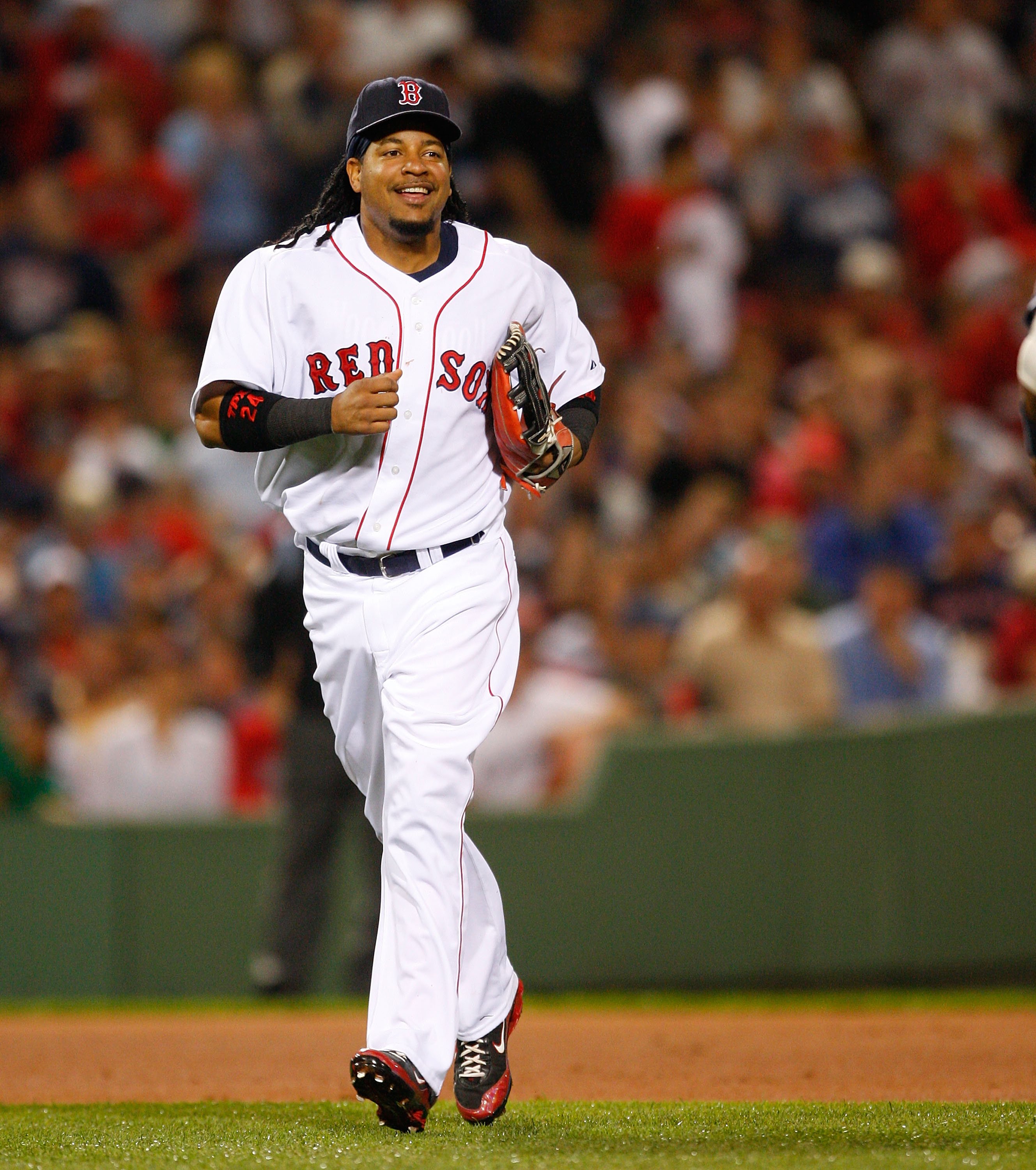  Manny Ramirez #24 of the Boston Red Sox smiles after making a catch off of Alex Rodriguez of the New York Yankees at Fenway Park on July 27, 2008 in Boston, Massachusetts. | Photo: GettyImages