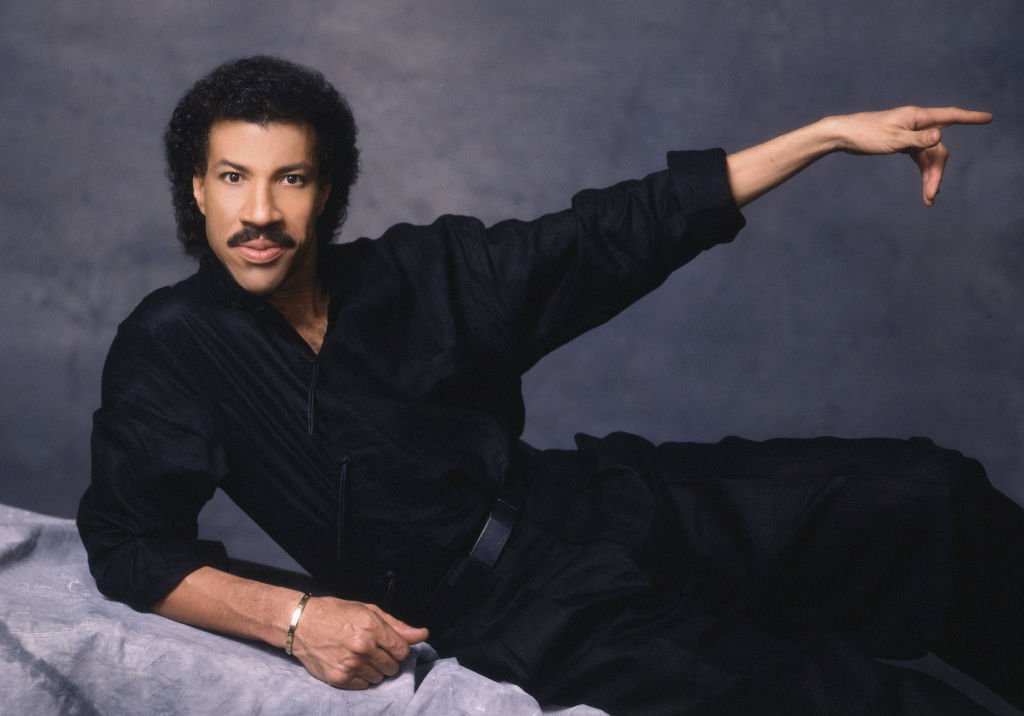 Lionel Richie poses for a portrait in 1980 in Los Angeles, California. | Source: Getty Images