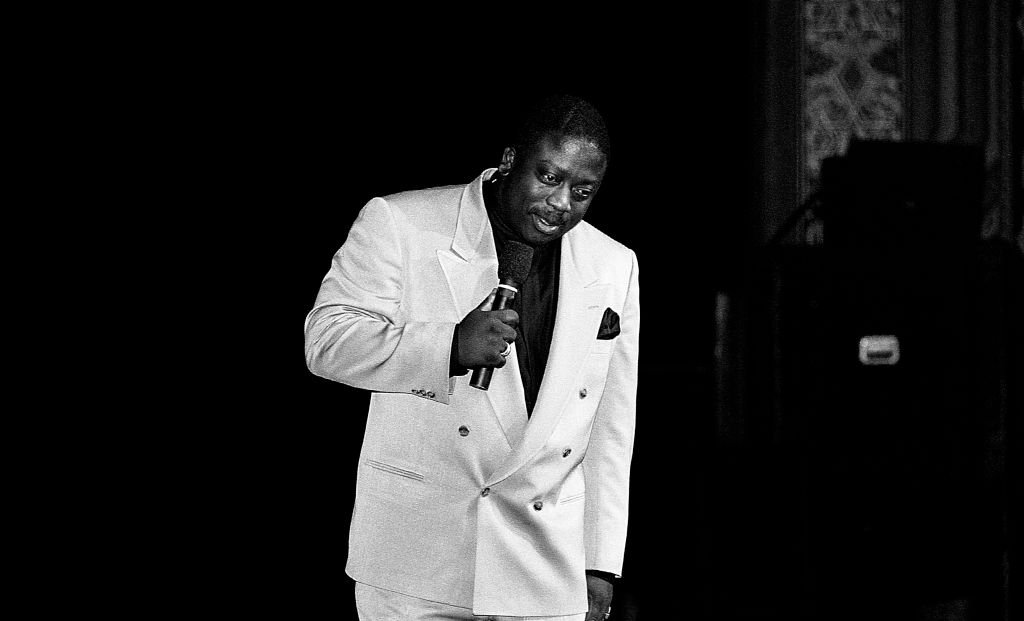Comedian Robin Harris performs in what would be his final performance at the New Regal Theater in Chicago, Illinois on March 17, 1990. | Photo: Getty Images