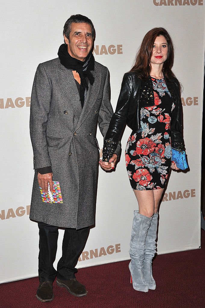 Hélène Grémillon et Julien Clerc main dans la main. l Source : Getty Images Hélène Grémillon et Julien Clerc main dans la main. l Source : Getty Images