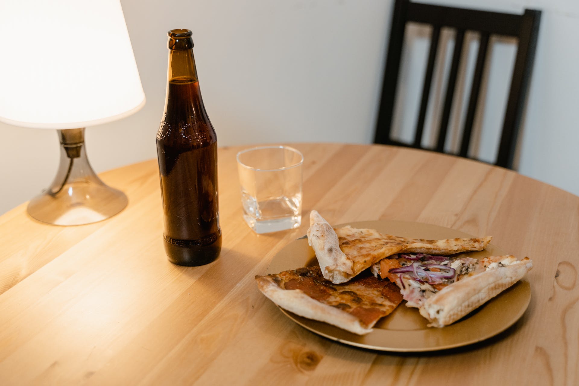 Pizza and beer on table | Source: Pexels