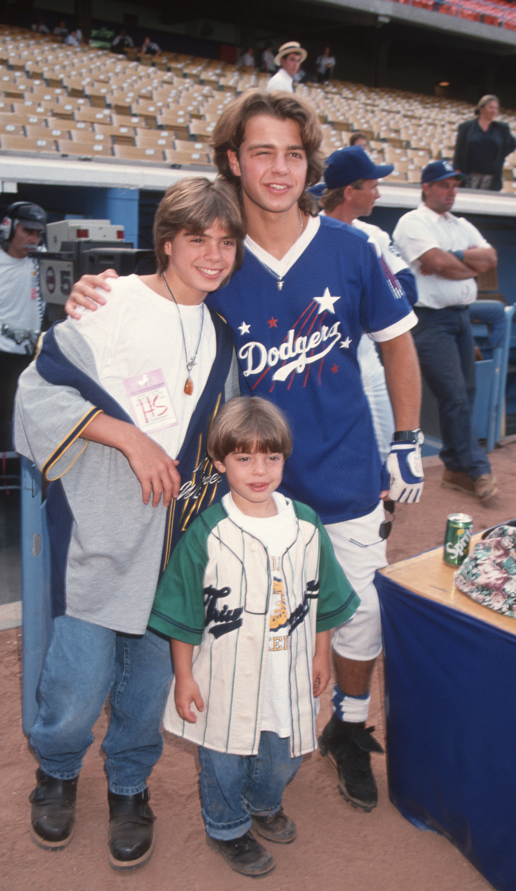 The siblings during Hollywood Stars Celebrity Baseball Game on August 14, 1993 | Source: Getty Images