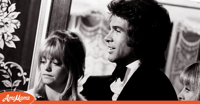 Goldie Hawn, actor Warren Beatty and actress Julie Christie on set of the movie "Shampoo" in 1975 | Photo: Getty Images 